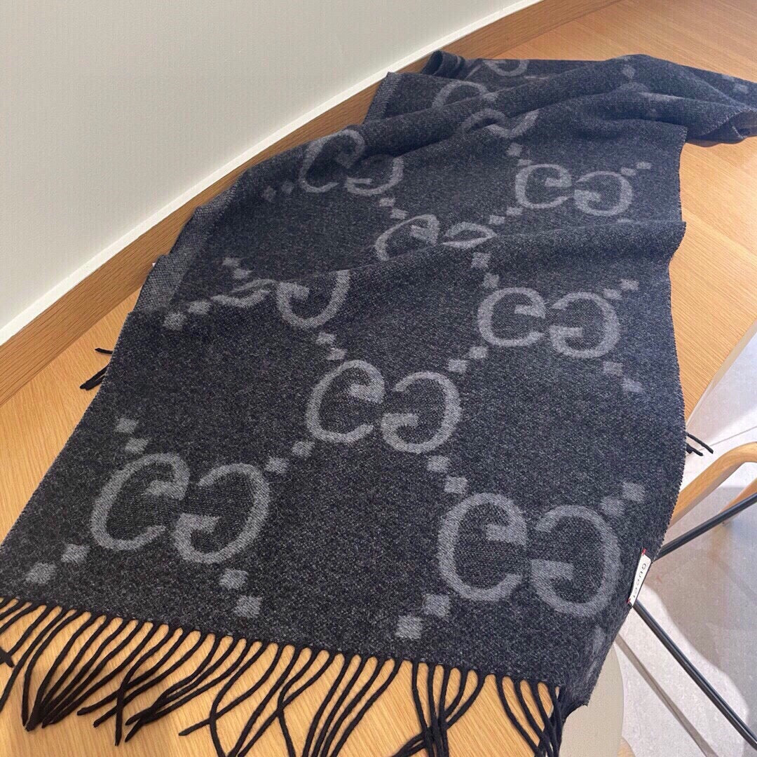 Neutral Tone Cashmere Scarf – Versatile Accessory for Daily Outfits & Special Occasions