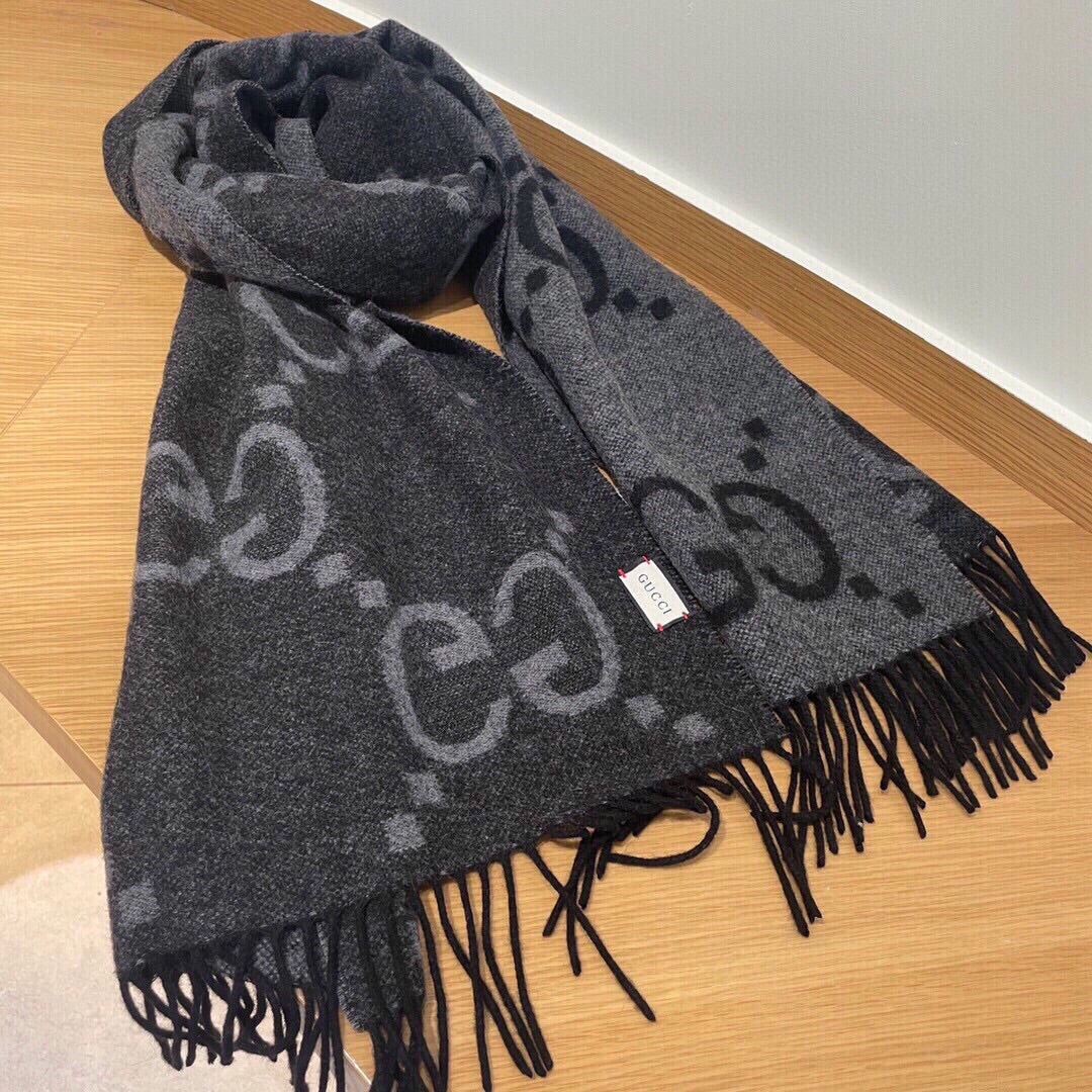 Neutral Tone Cashmere Scarf – Versatile Accessory for Daily Outfits & Special Occasions