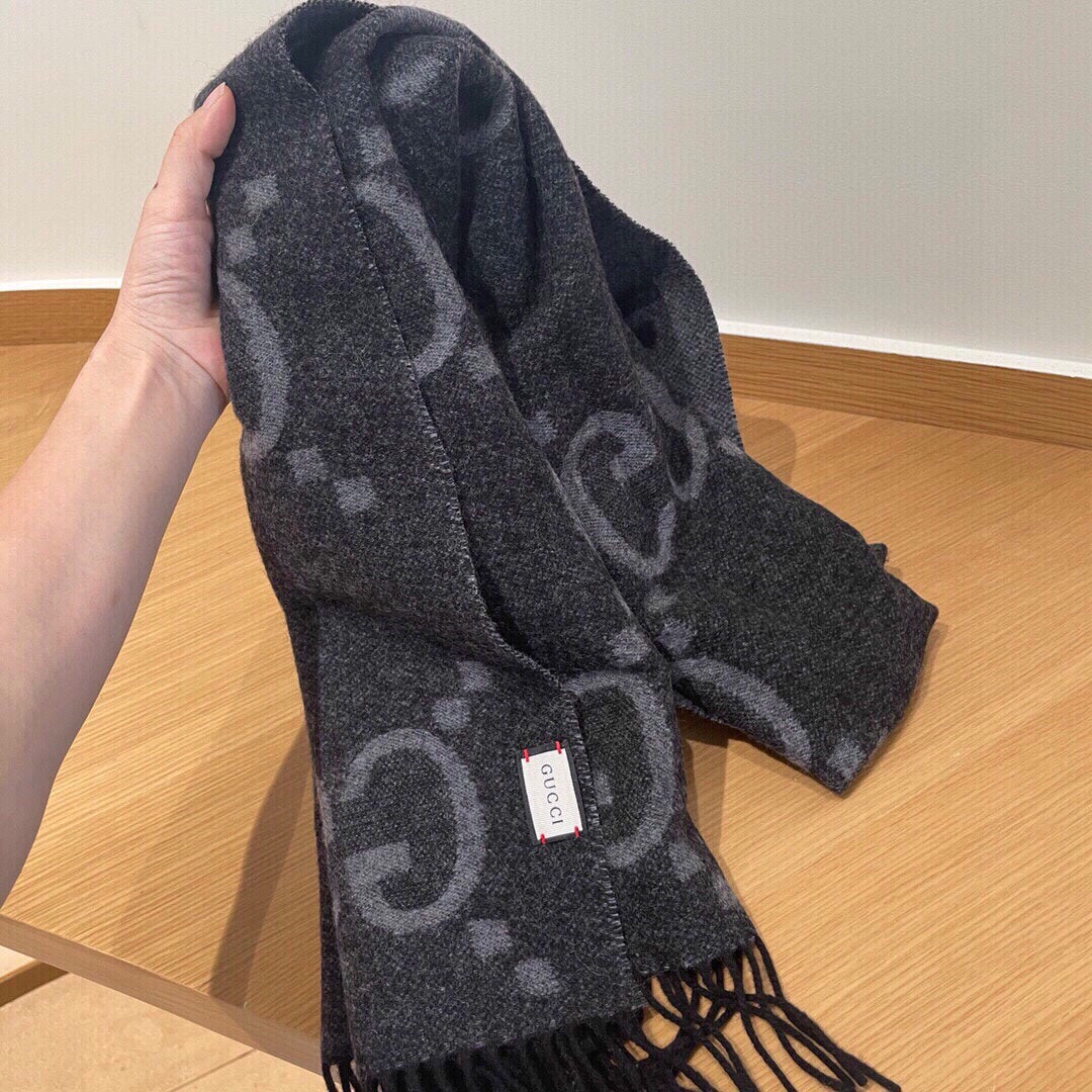 Neutral Tone Cashmere Scarf – Versatile Accessory for Daily Outfits & Special Occasions
