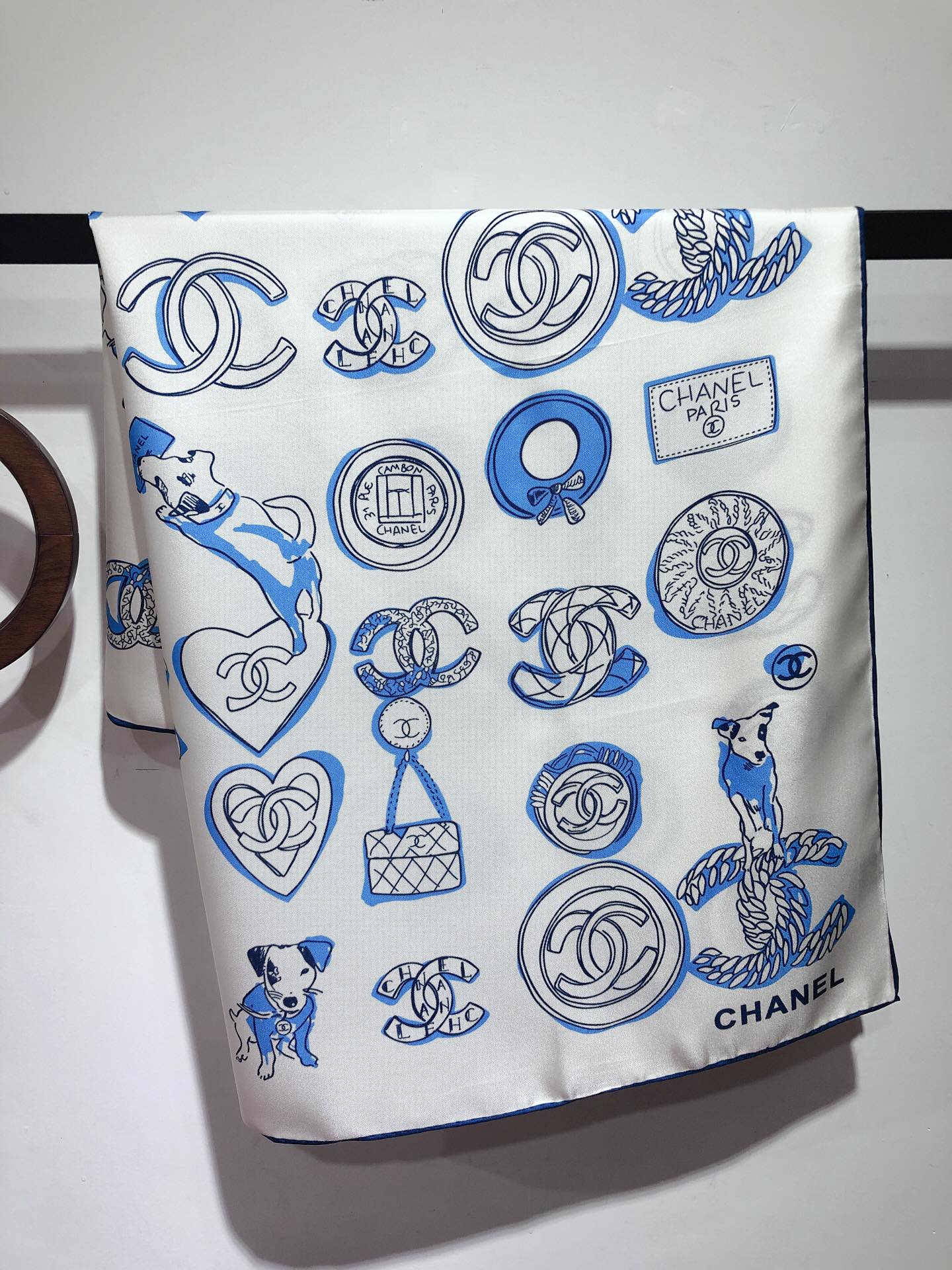 From Office to Weekend: Stylish Silk Scarf That Blends with Every Outfit