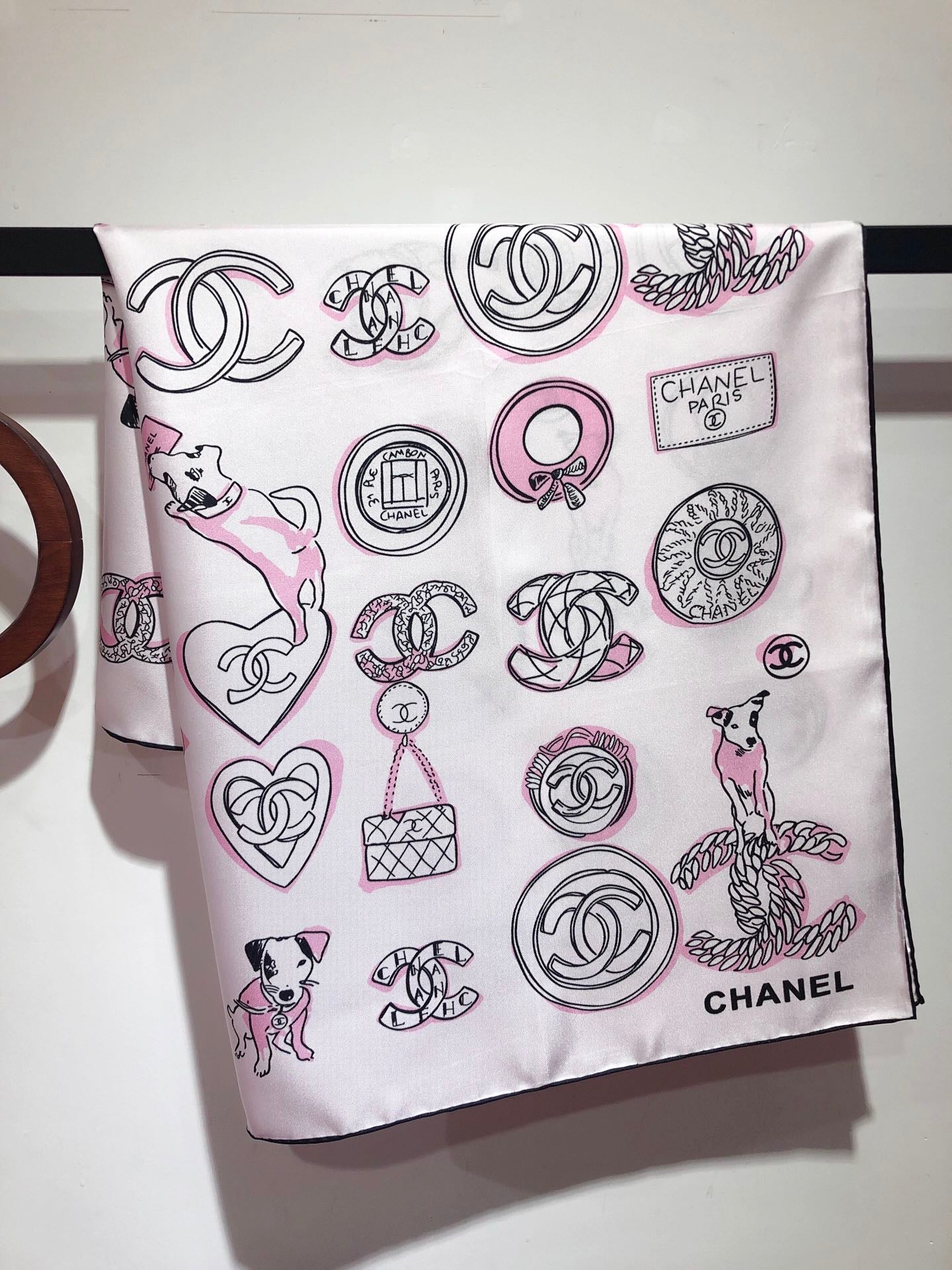 From Office to Weekend: Stylish Silk Scarf That Blends with Every Outfit