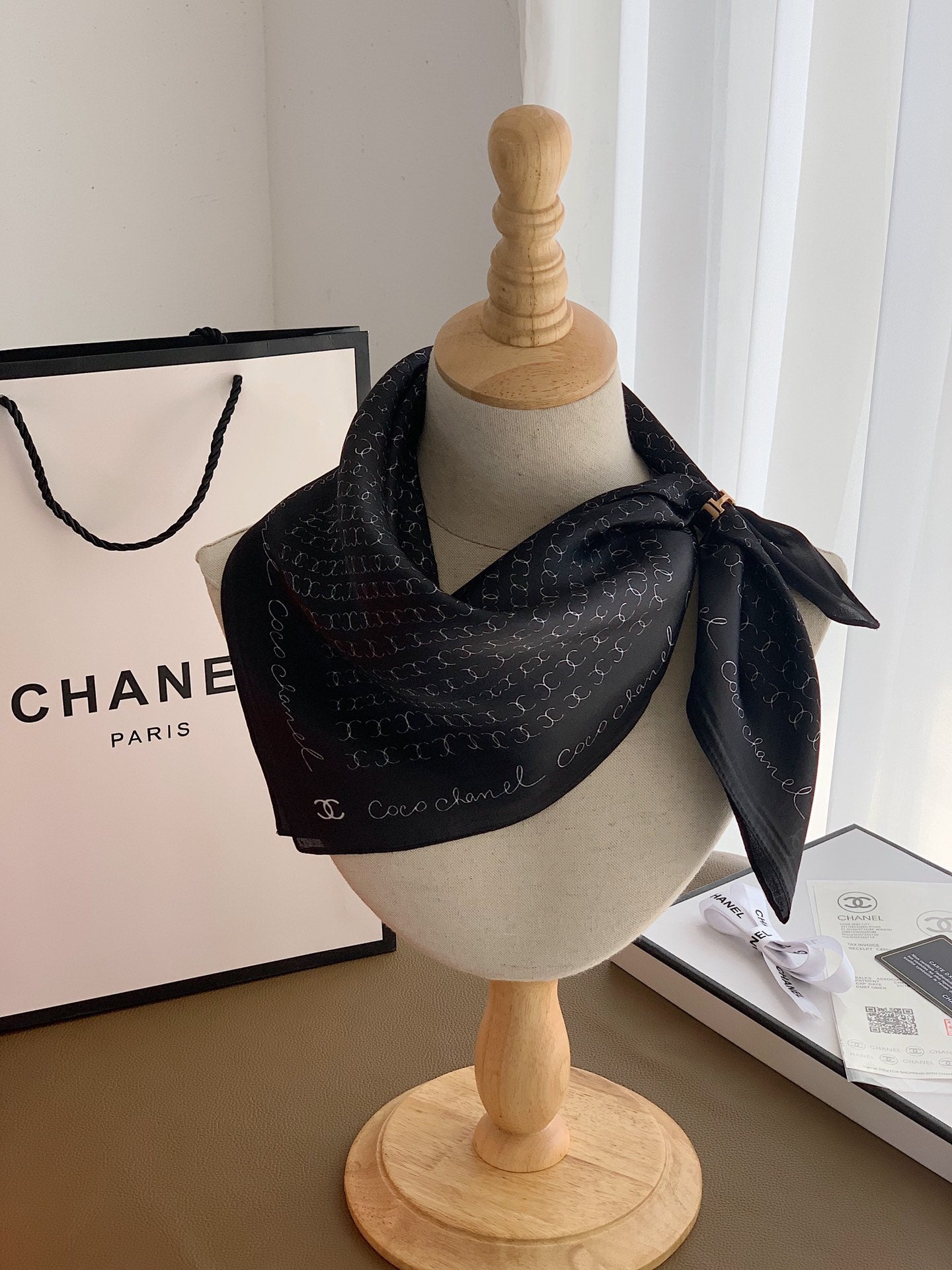Wardrobe Essential: Multi-Style Silk Scarves for Effortless Fashion