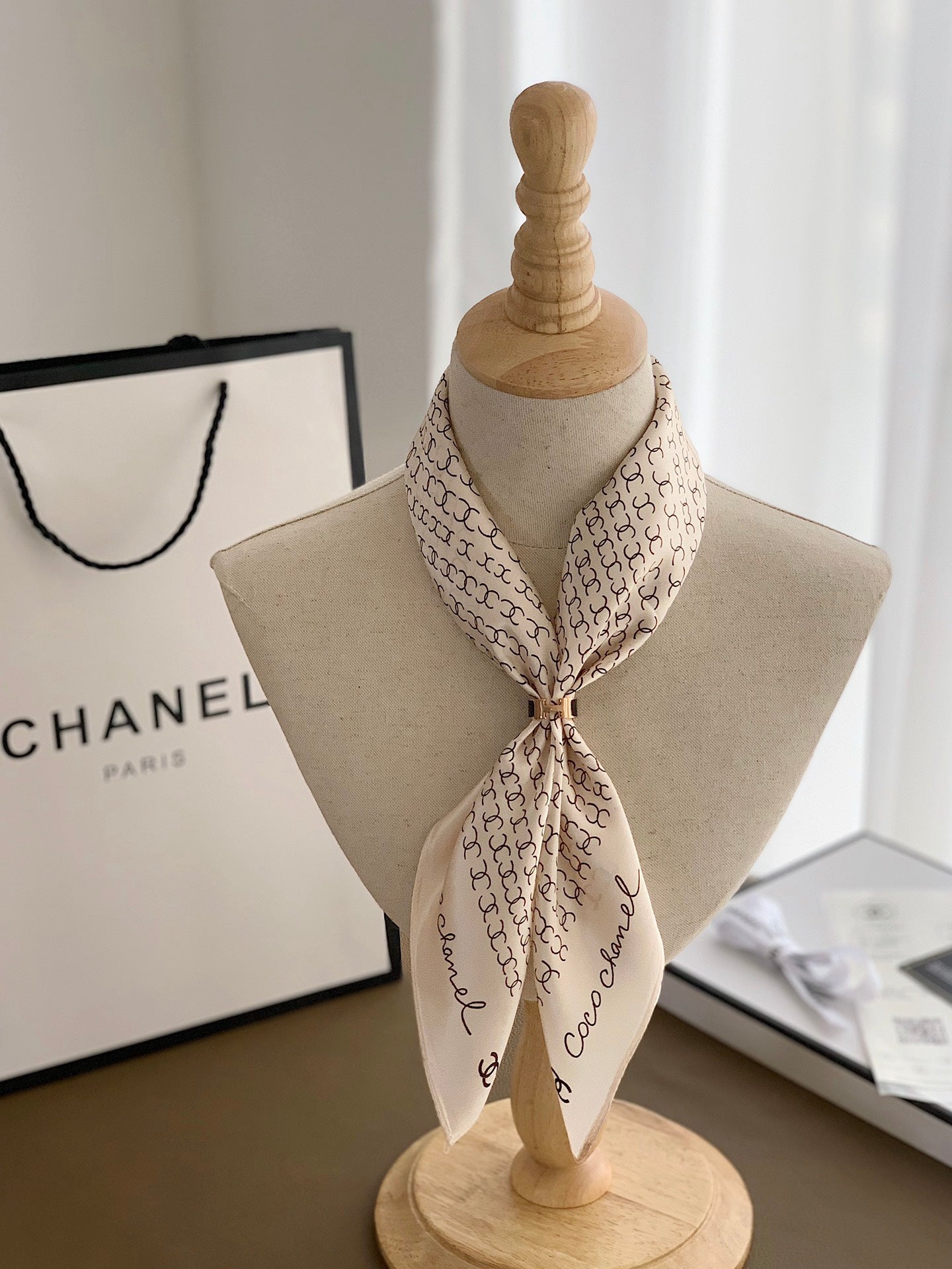 Wardrobe Essential: Multi-Style Silk Scarves for Effortless Fashion