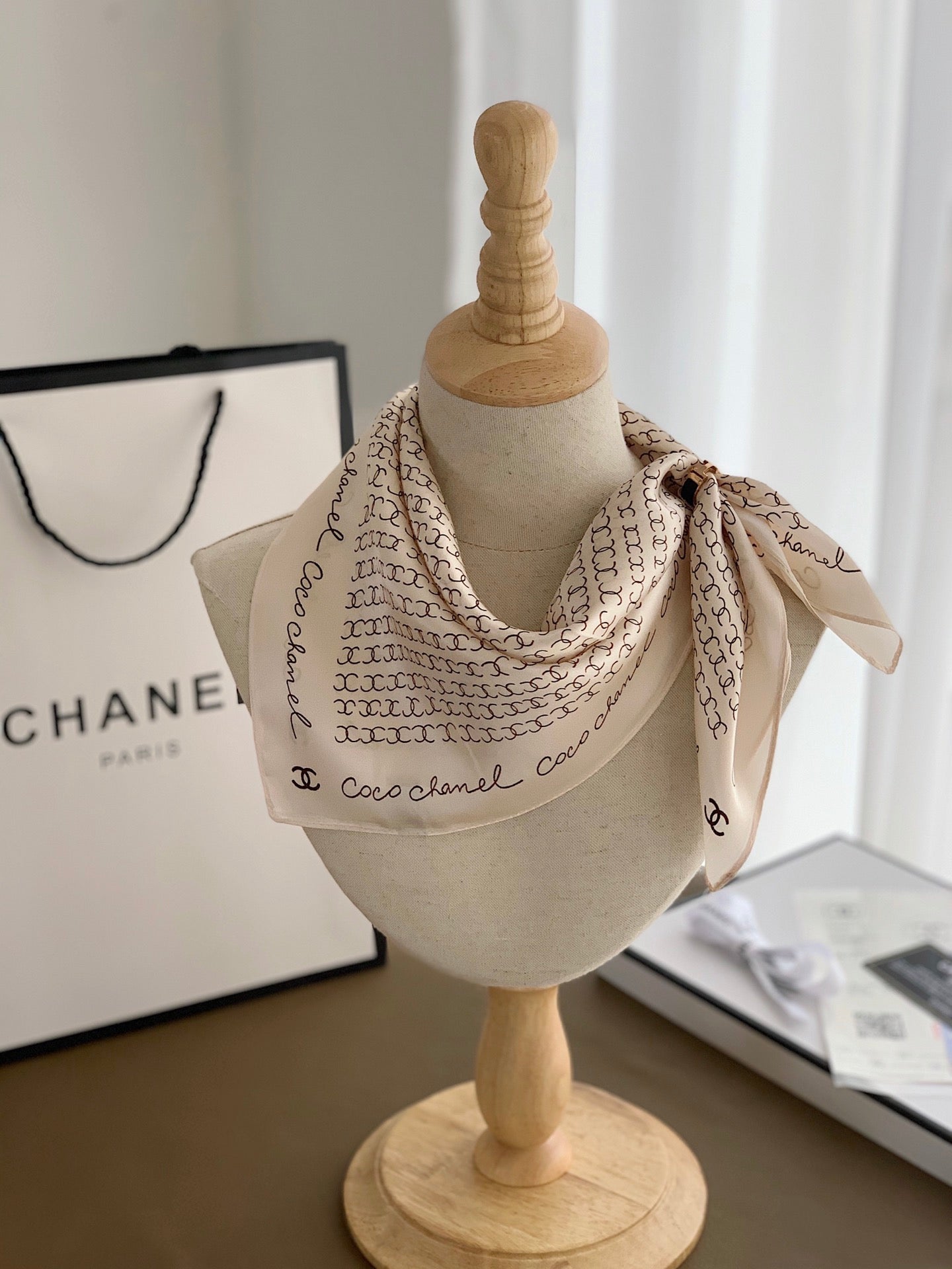 Wardrobe Essential: Multi-Style Silk Scarves for Effortless Fashion