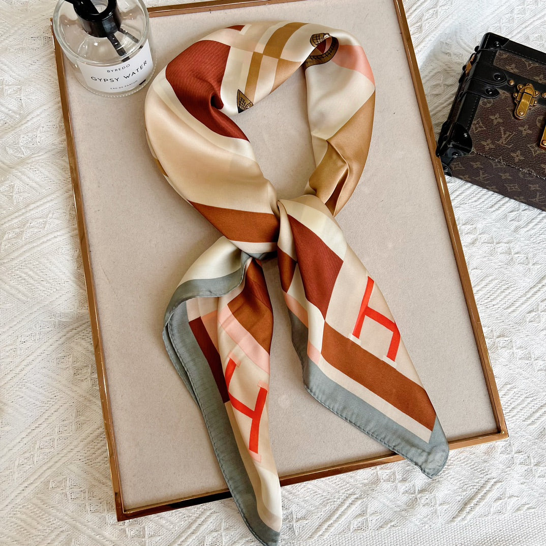 Minimalist Glam: Versatile Silk Scarf – The Ultimate Accessory for Effortless Fashion