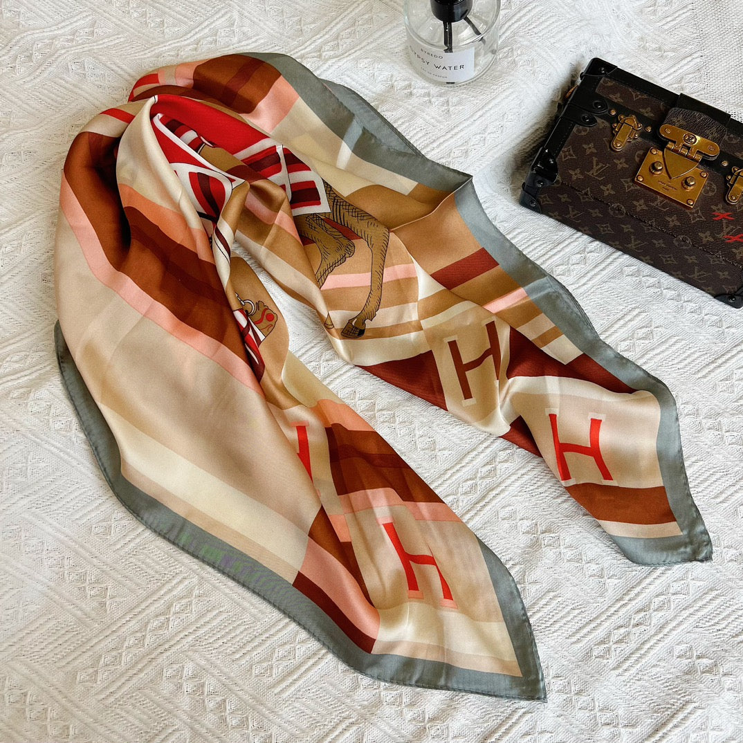 Minimalist Glam: Versatile Silk Scarf – The Ultimate Accessory for Effortless Fashion