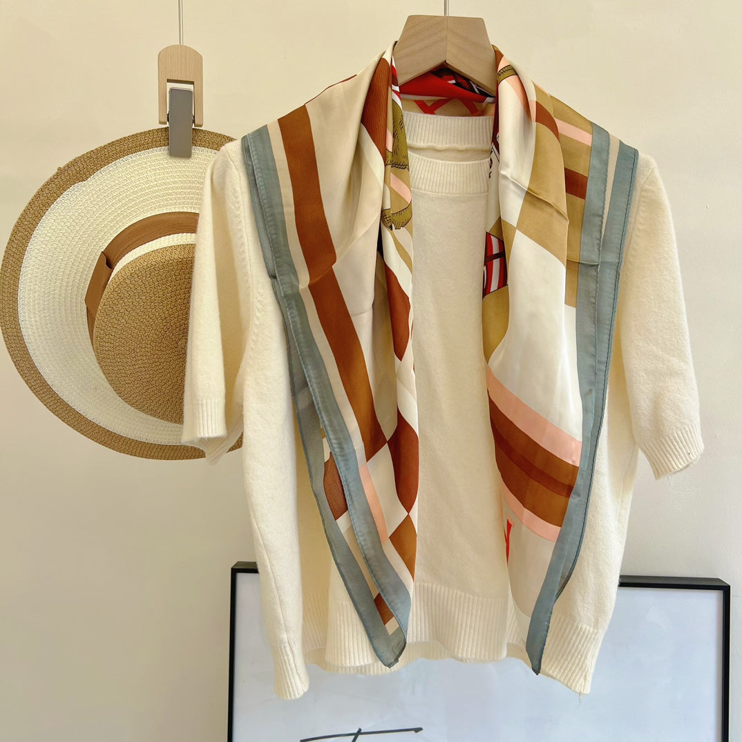 Minimalist Glam: Versatile Silk Scarf – The Ultimate Accessory for Effortless Fashion