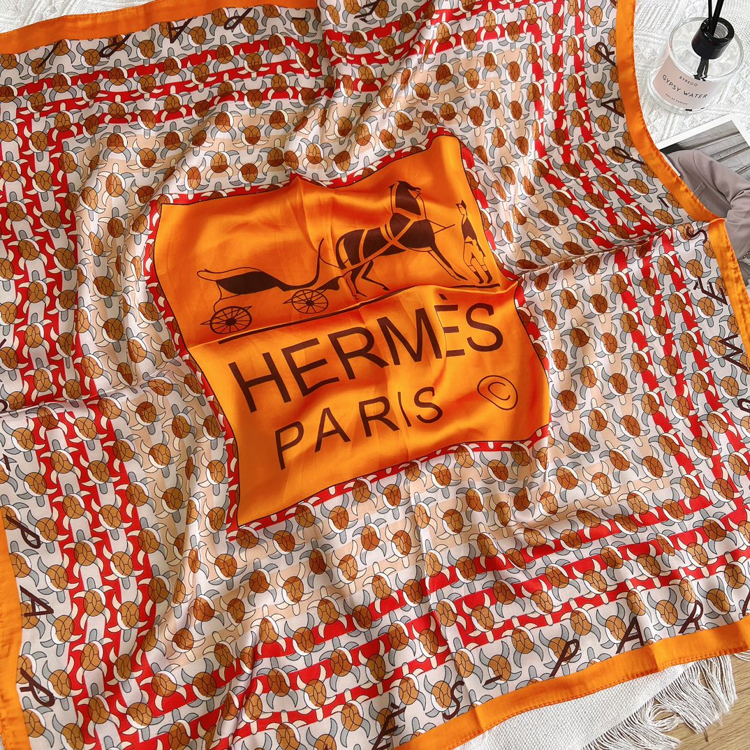 Seasonless Style: Trendy Silk Scarf – Perfect for Spring, Summer, Fall & Winter