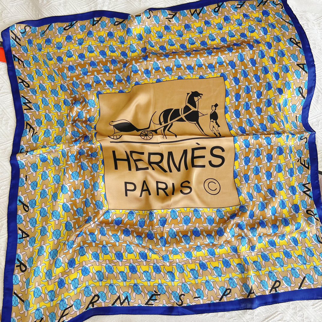 Seasonless Style: Trendy Silk Scarf – Perfect for Spring, Summer, Fall & Winter