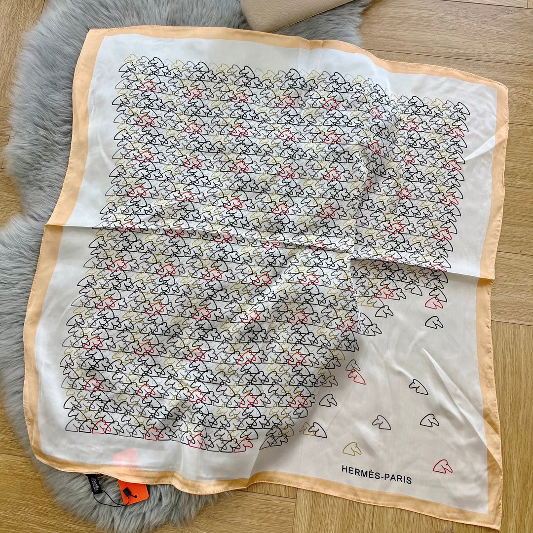 From Desk to Dinner: (All-Match) Fashion Silk Scarf for Seamless Style Shifts