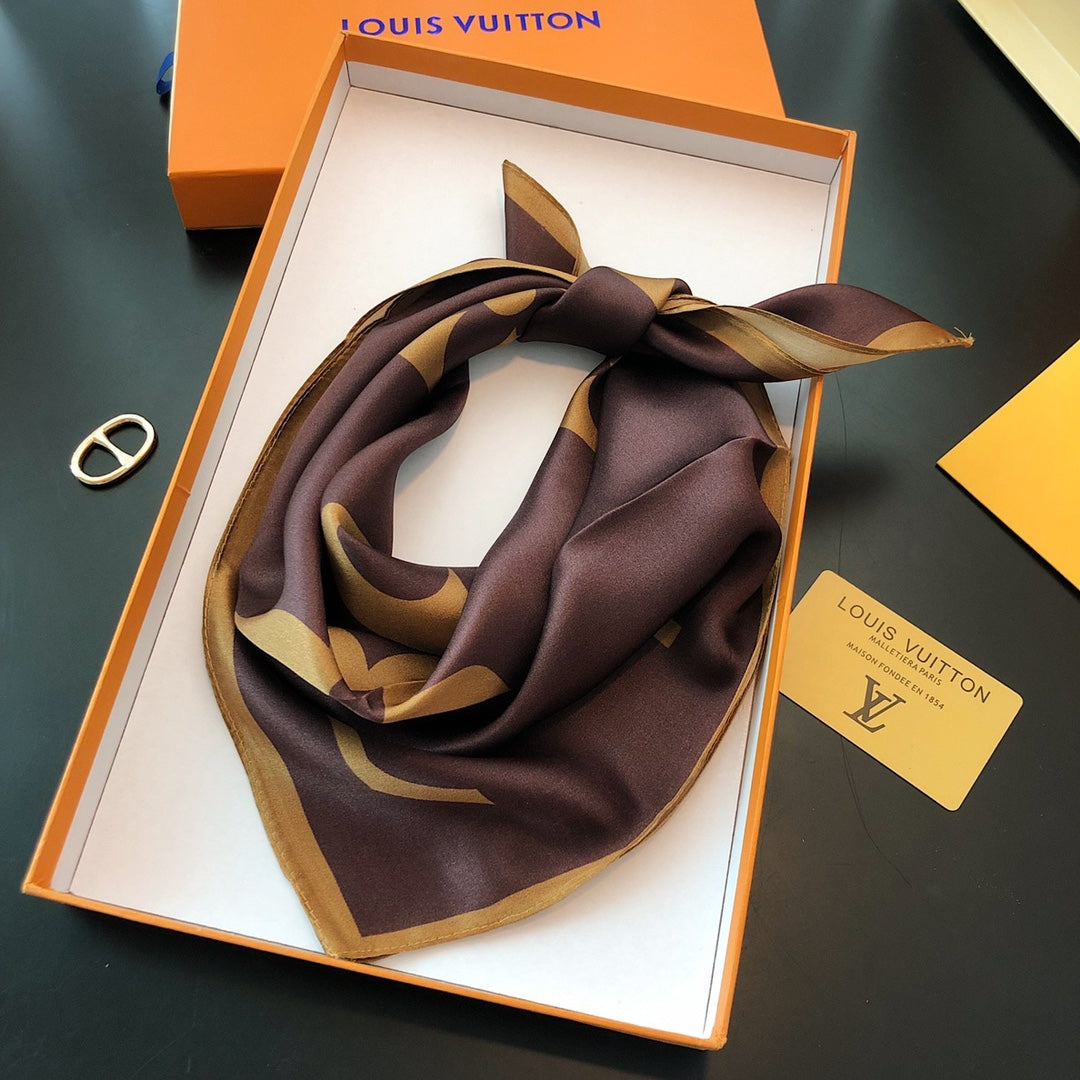 Wardrobe Game-Changer: Multi-Purpose Silk Scarves for Any Ensemble