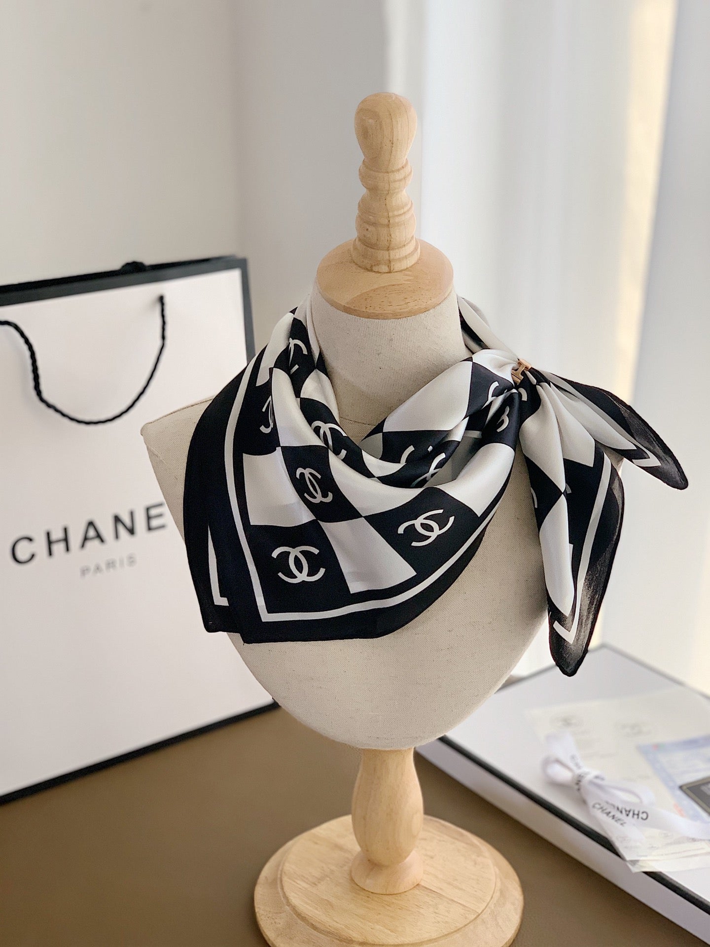 Effortless Glam: Versatile Silk Scarves to Upgrade Basic Outfits