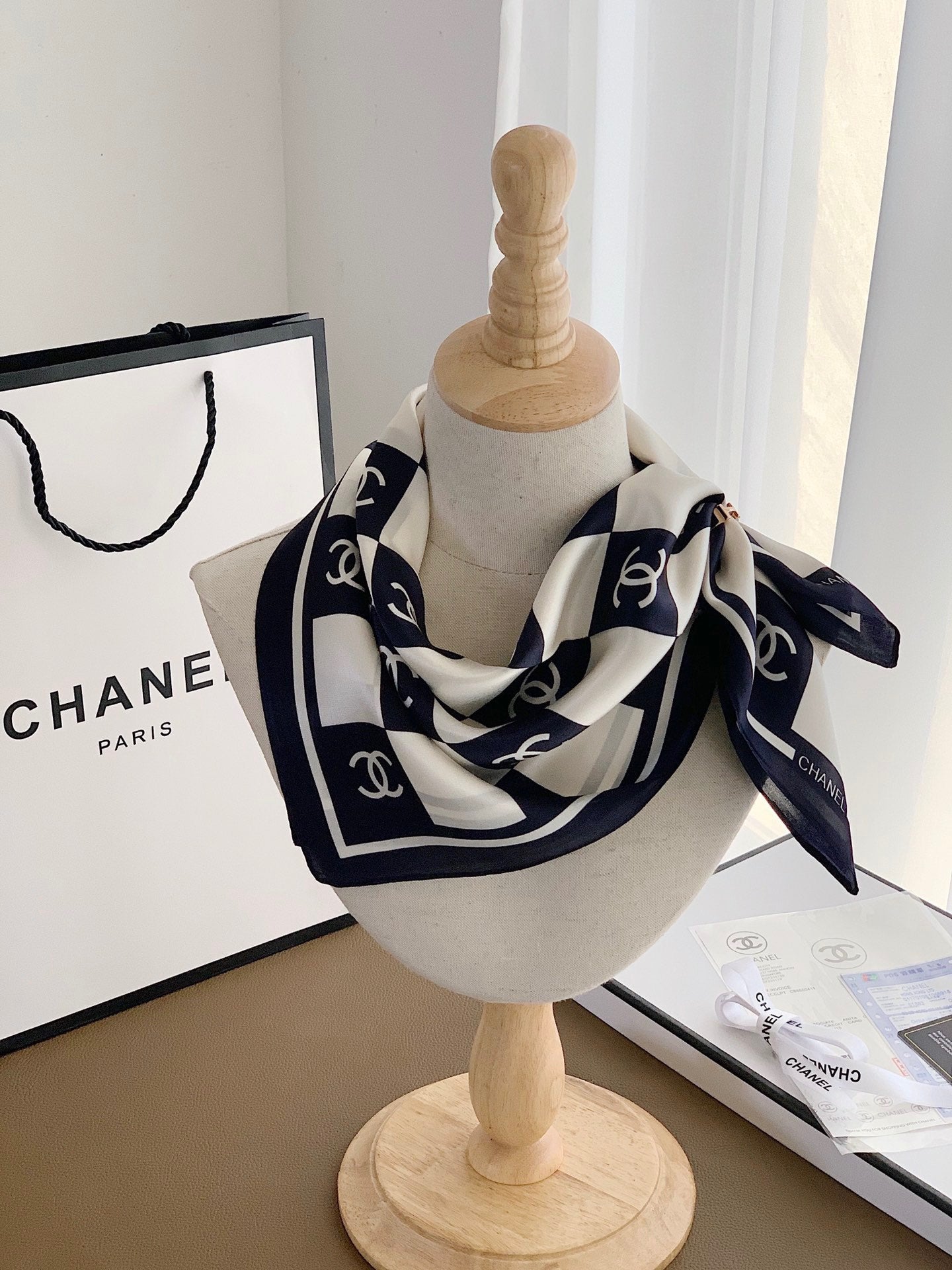 Effortless Glam: Versatile Silk Scarves to Upgrade Basic Outfits