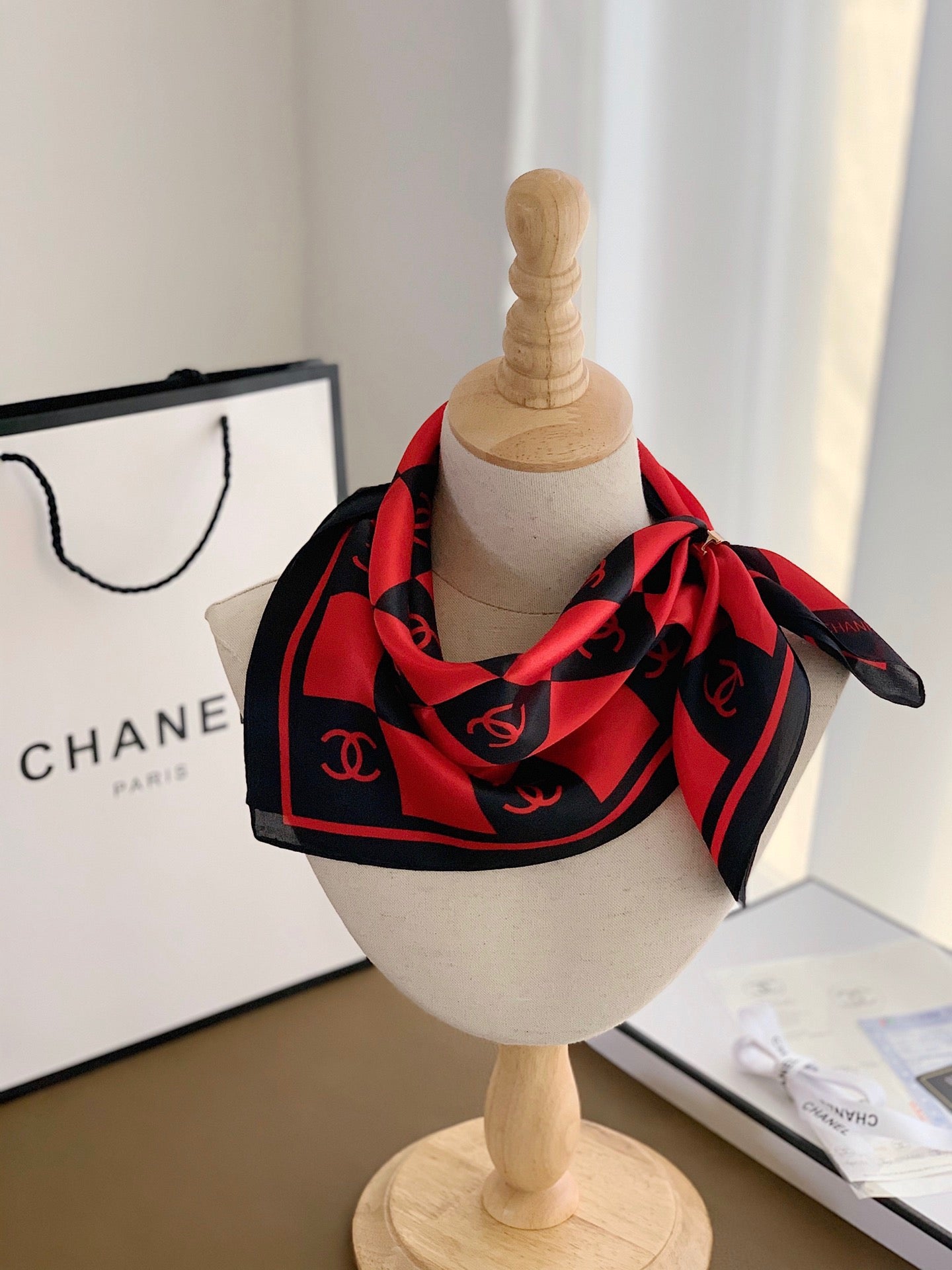 Effortless Glam: Versatile Silk Scarves to Upgrade Basic Outfits