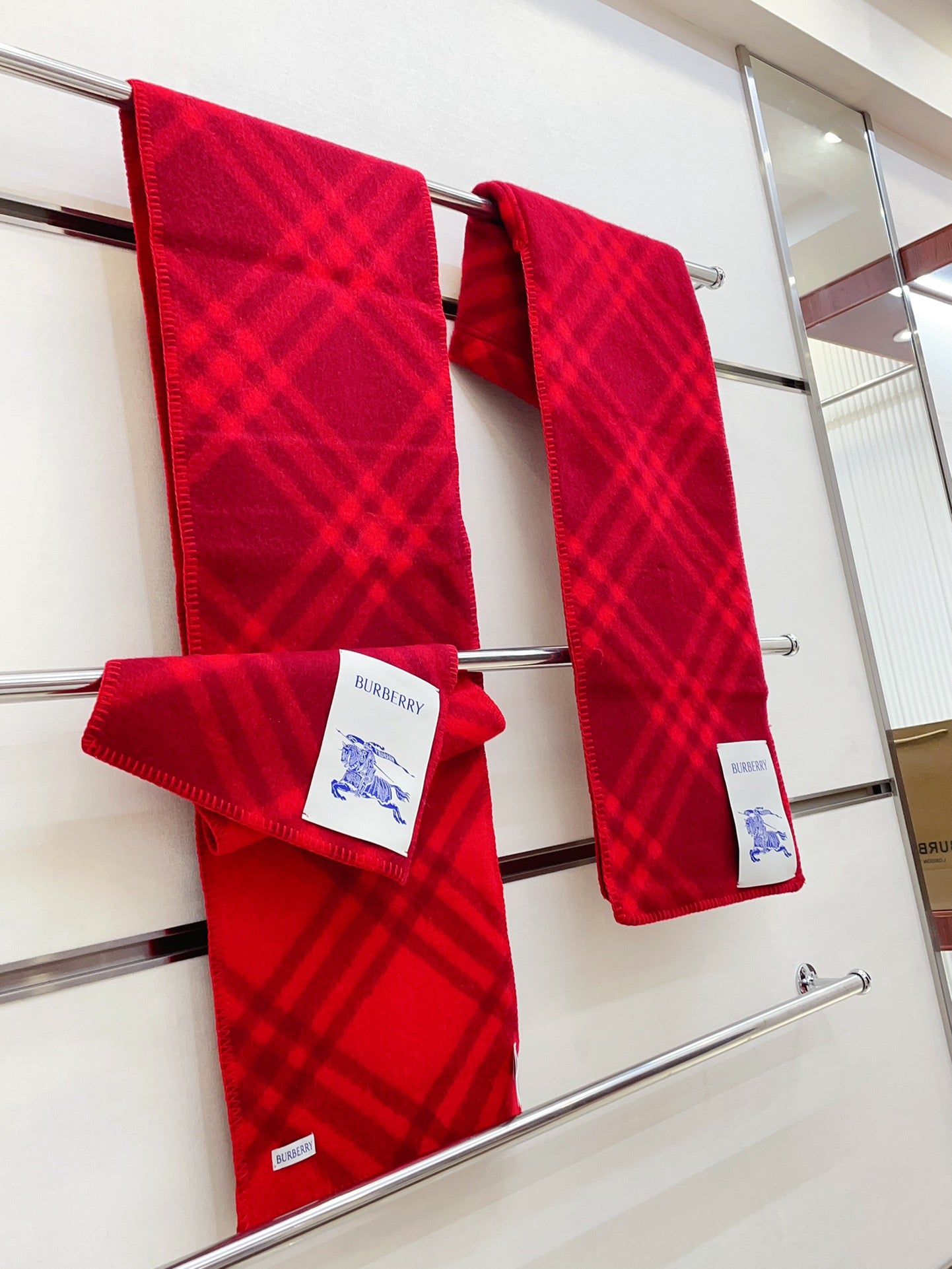 Cashmere Blend Scarf: Softness of Cashmere with Added Durability for Daily Use