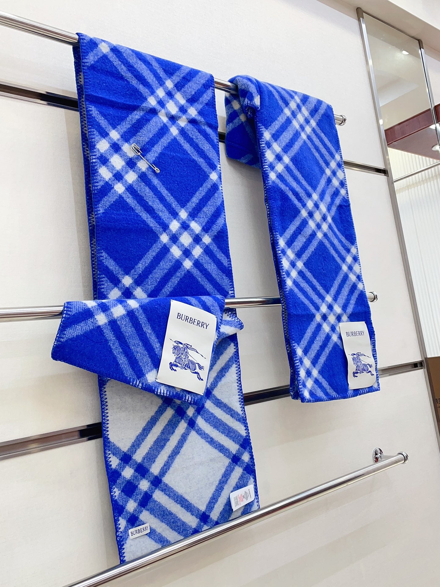 Cashmere Blend Scarf: Softness of Cashmere with Added Durability for Daily Use
