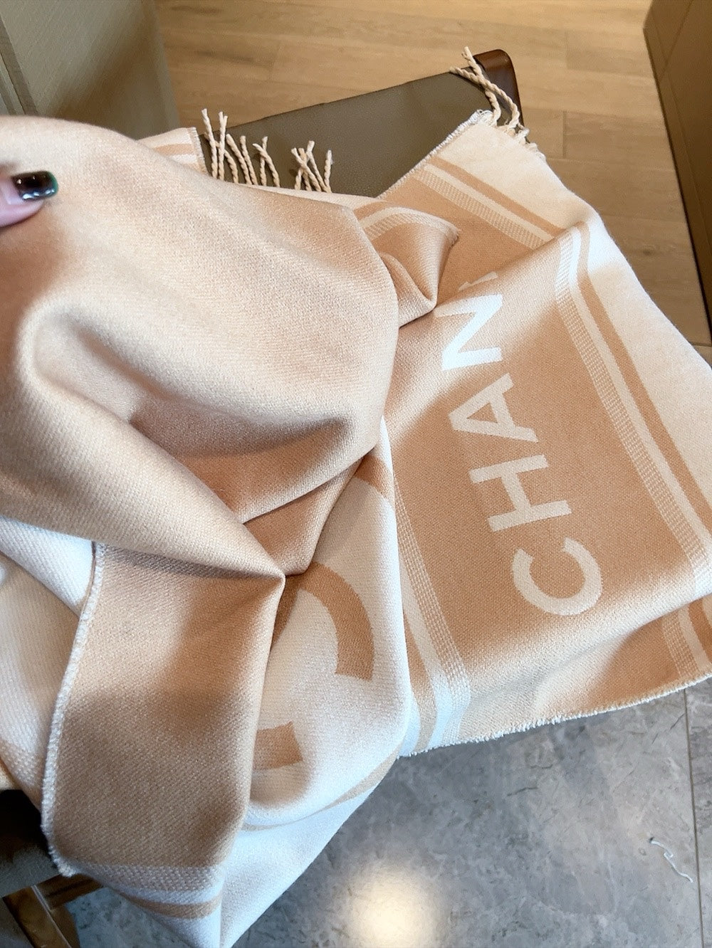 Solid Color Cashmere Scarf: Timeless Design That Never Goes Out of Fashion