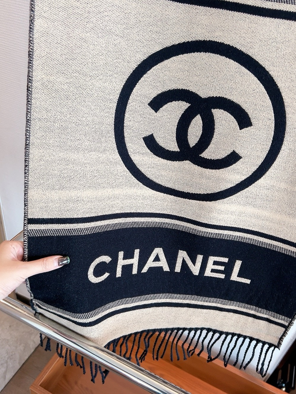 Solid Color Cashmere Scarf: Timeless Design That Never Goes Out of Fashion