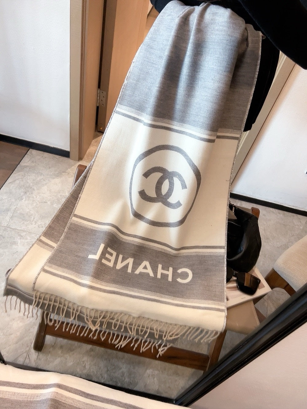 Solid Color Cashmere Scarf: Timeless Design That Never Goes Out of Fashion