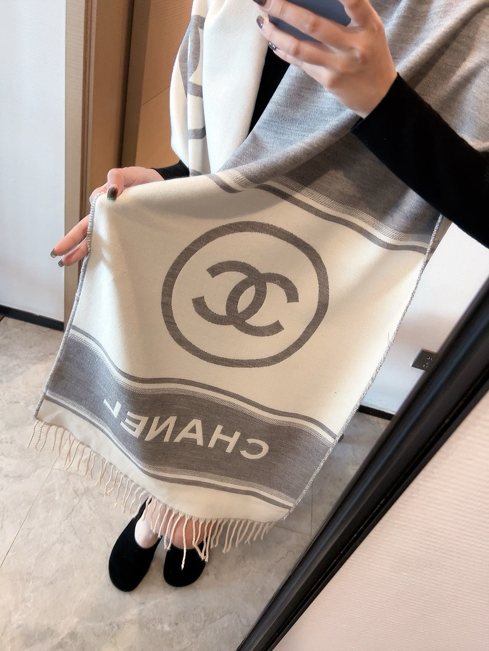 Solid Color Cashmere Scarf: Timeless Design That Never Goes Out of Fashion