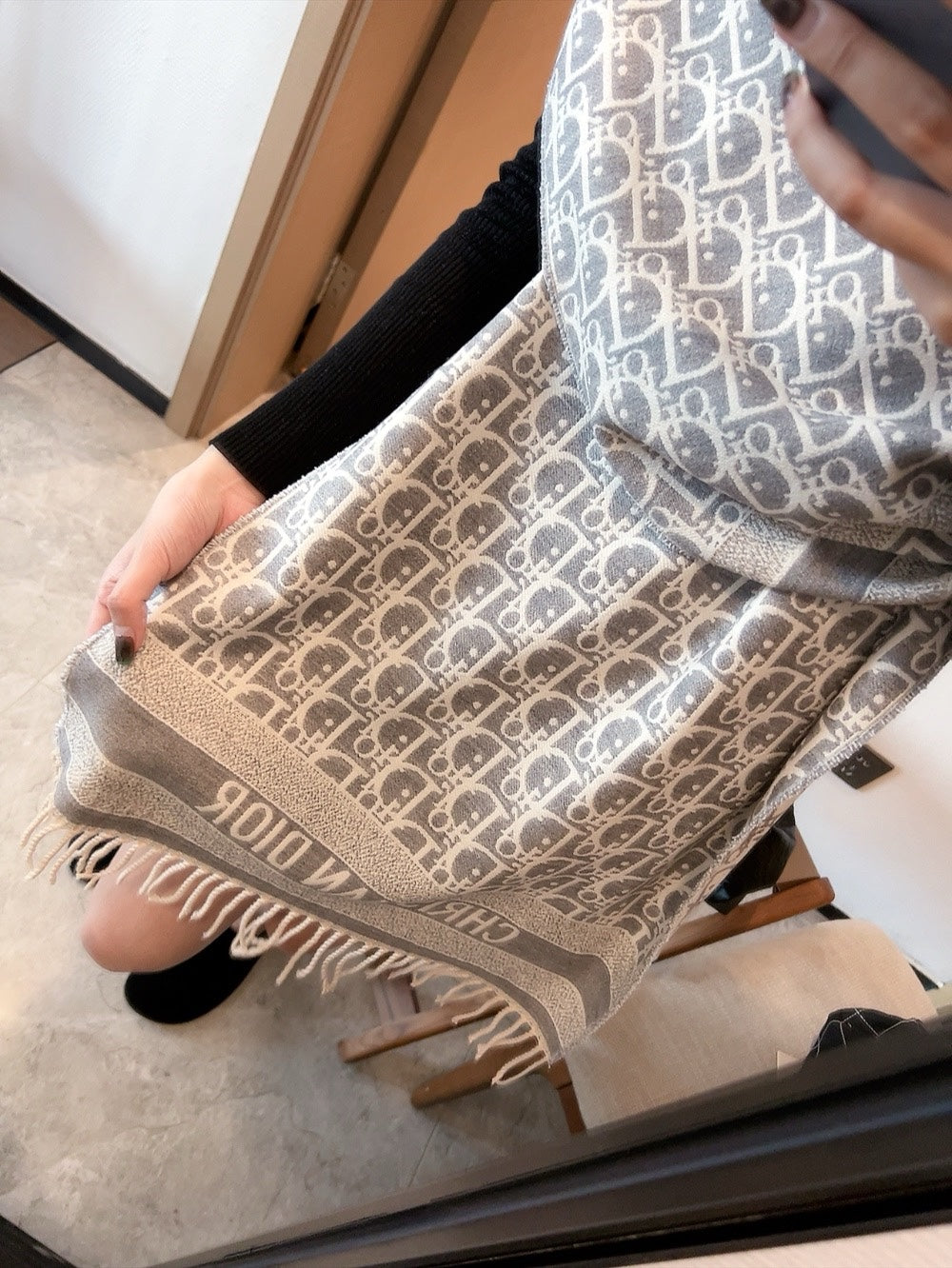 Winter Cashmere Scarf: Plush Texture to Keep You Cozy on Cold Days