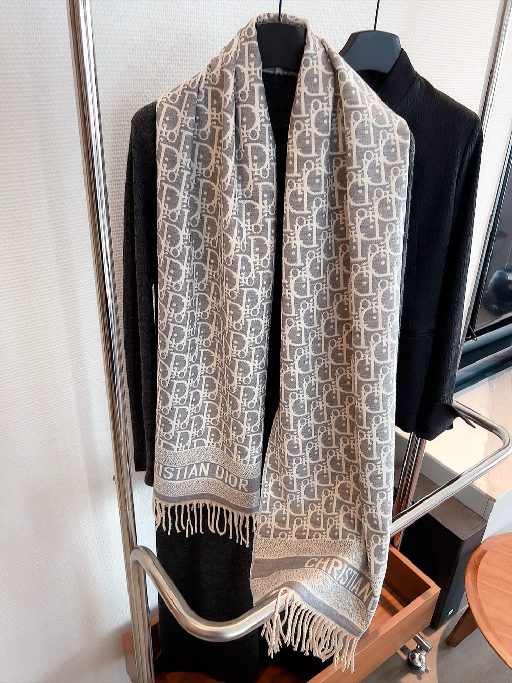Winter Cashmere Scarf: Plush Texture to Keep You Cozy on Cold Days