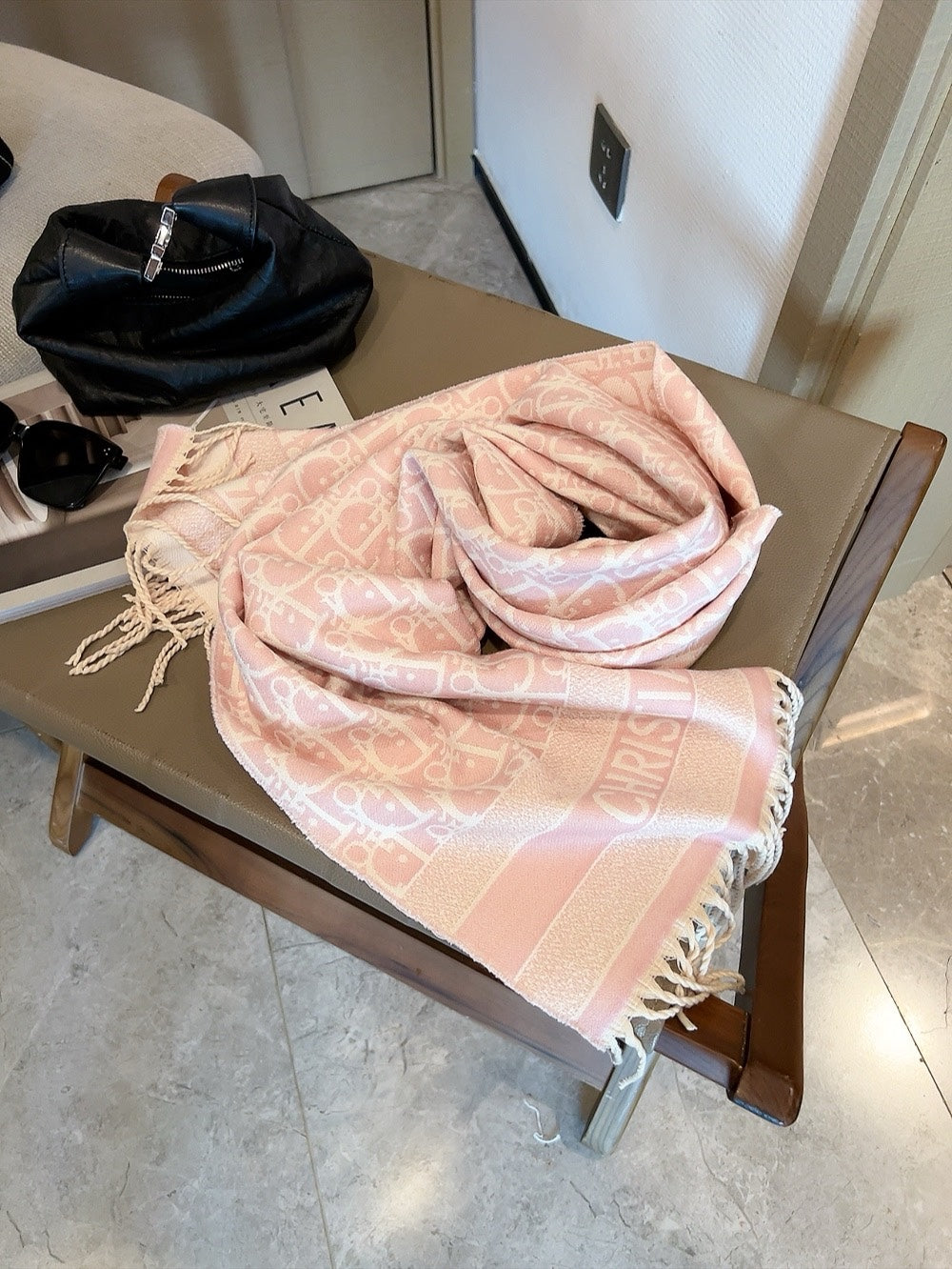 Winter Cashmere Scarf: Plush Texture to Keep You Cozy on Cold Days