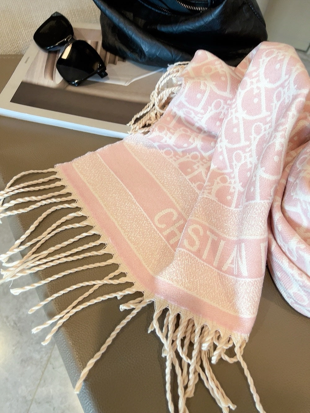 Winter Cashmere Scarf: Plush Texture to Keep You Cozy on Cold Days