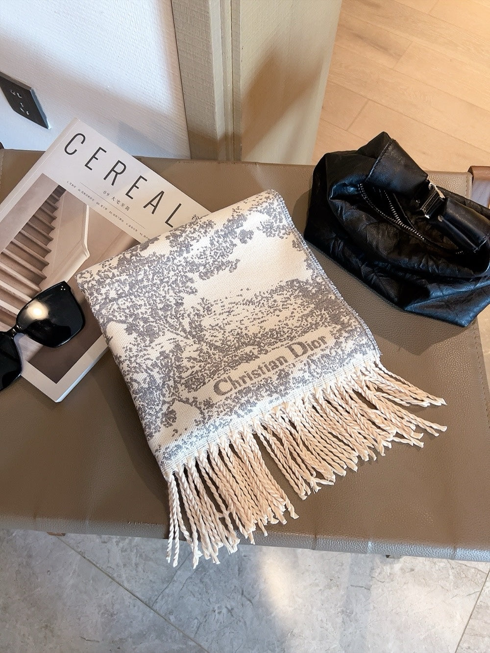 Long Cashmere Scarf: Adjustable Draping Options for Custom Style & Comfort