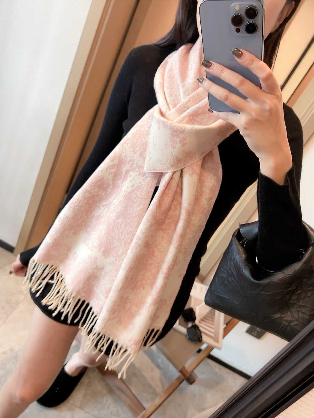 Long Cashmere Scarf: Adjustable Draping Options for Custom Style & Comfort