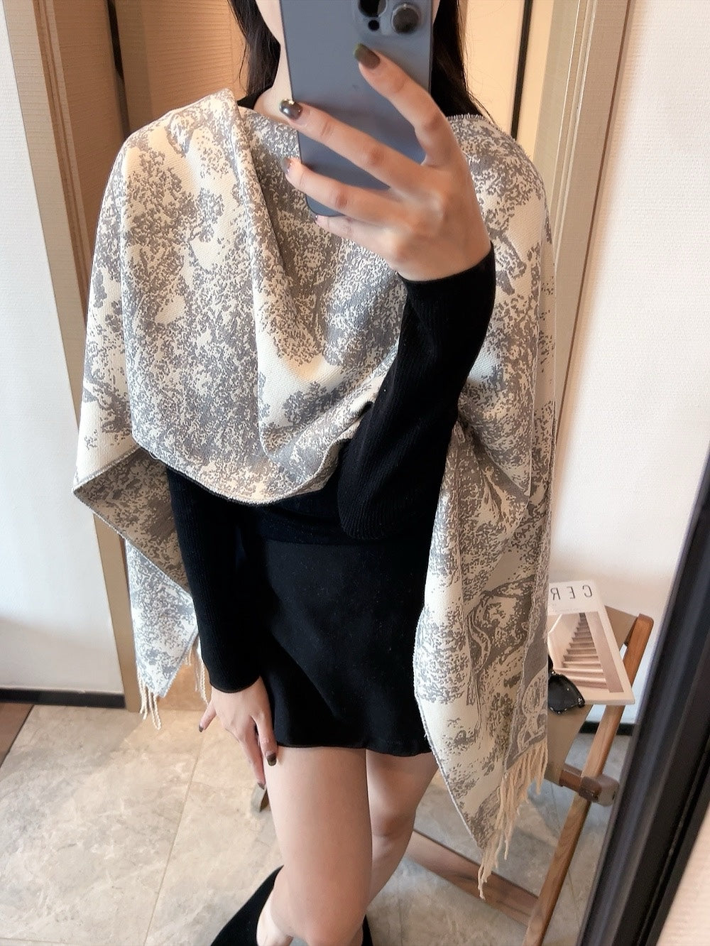 Long Cashmere Scarf: Adjustable Draping Options for Custom Style & Comfort