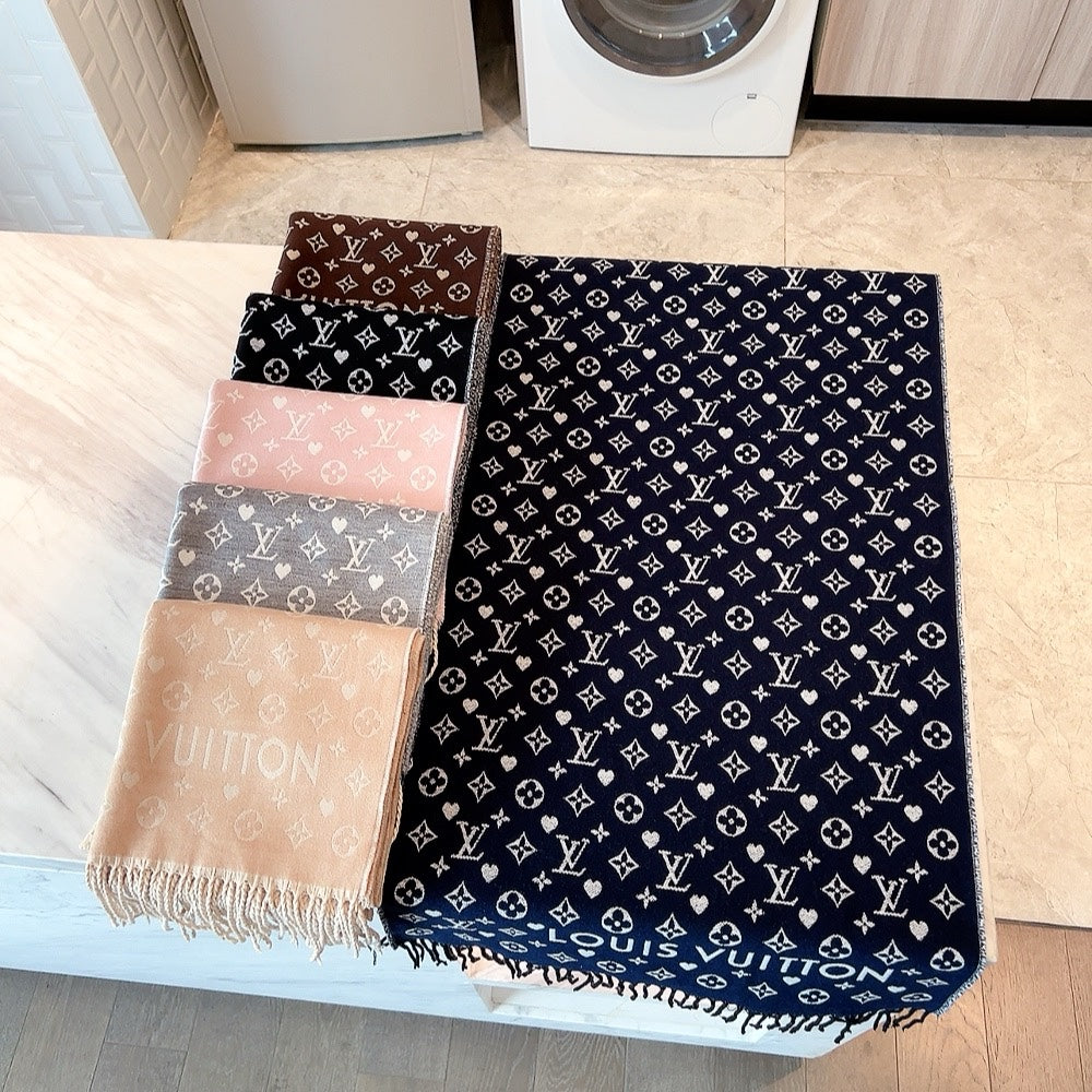 Fringed Cashmere Scarf: Classic Detailing to Enhance Any Coat or Sweater