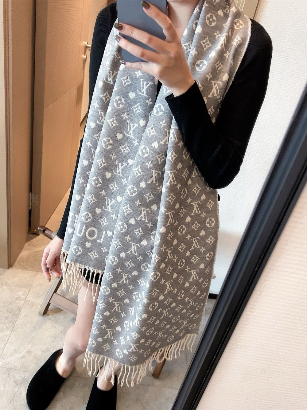 Fringed Cashmere Scarf: Classic Detailing to Enhance Any Coat or Sweater