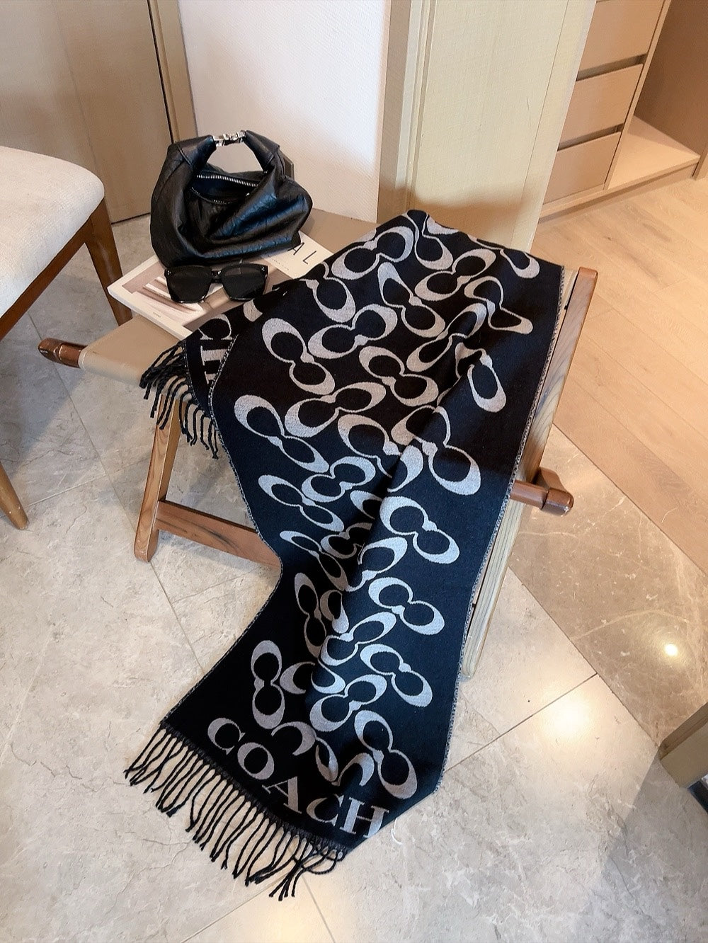 Warm Cashmere Scarf for Travel: Compact, Lightweight & Ideal for Cold Destinations