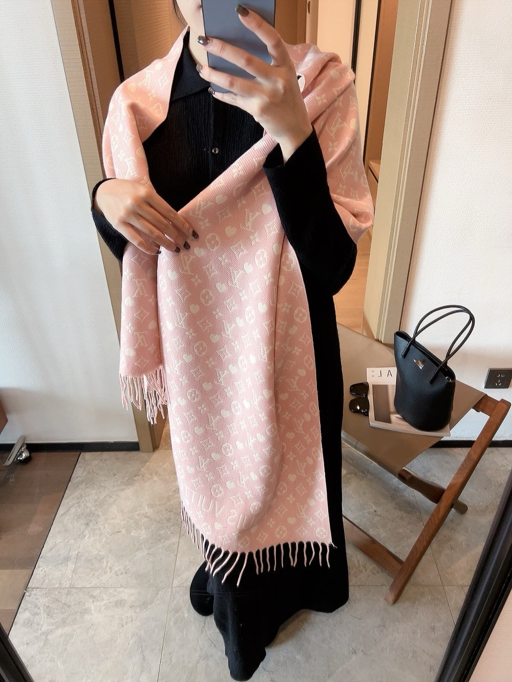 Printed Cashmere Scarf: Subtle Patterns to Add Personality to Your Wardrobe