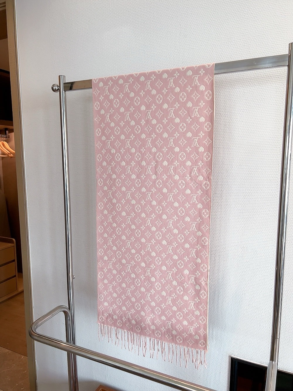 Printed Cashmere Scarf: Subtle Patterns to Add Personality to Your Wardrobe