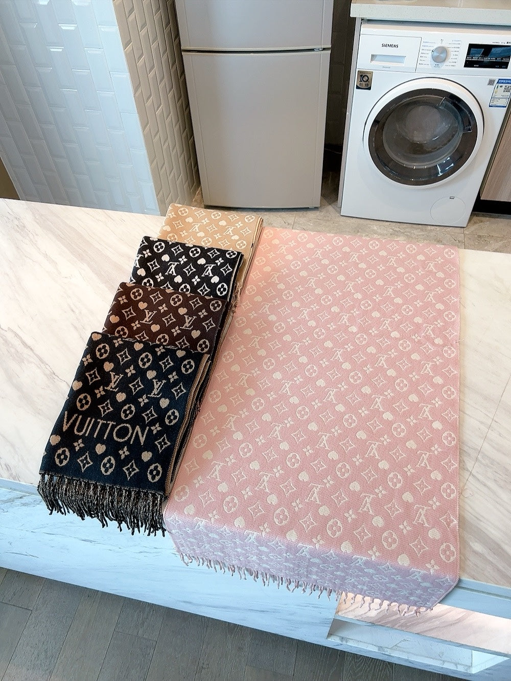 Printed Cashmere Scarf: Subtle Patterns to Add Personality to Your Wardrobe