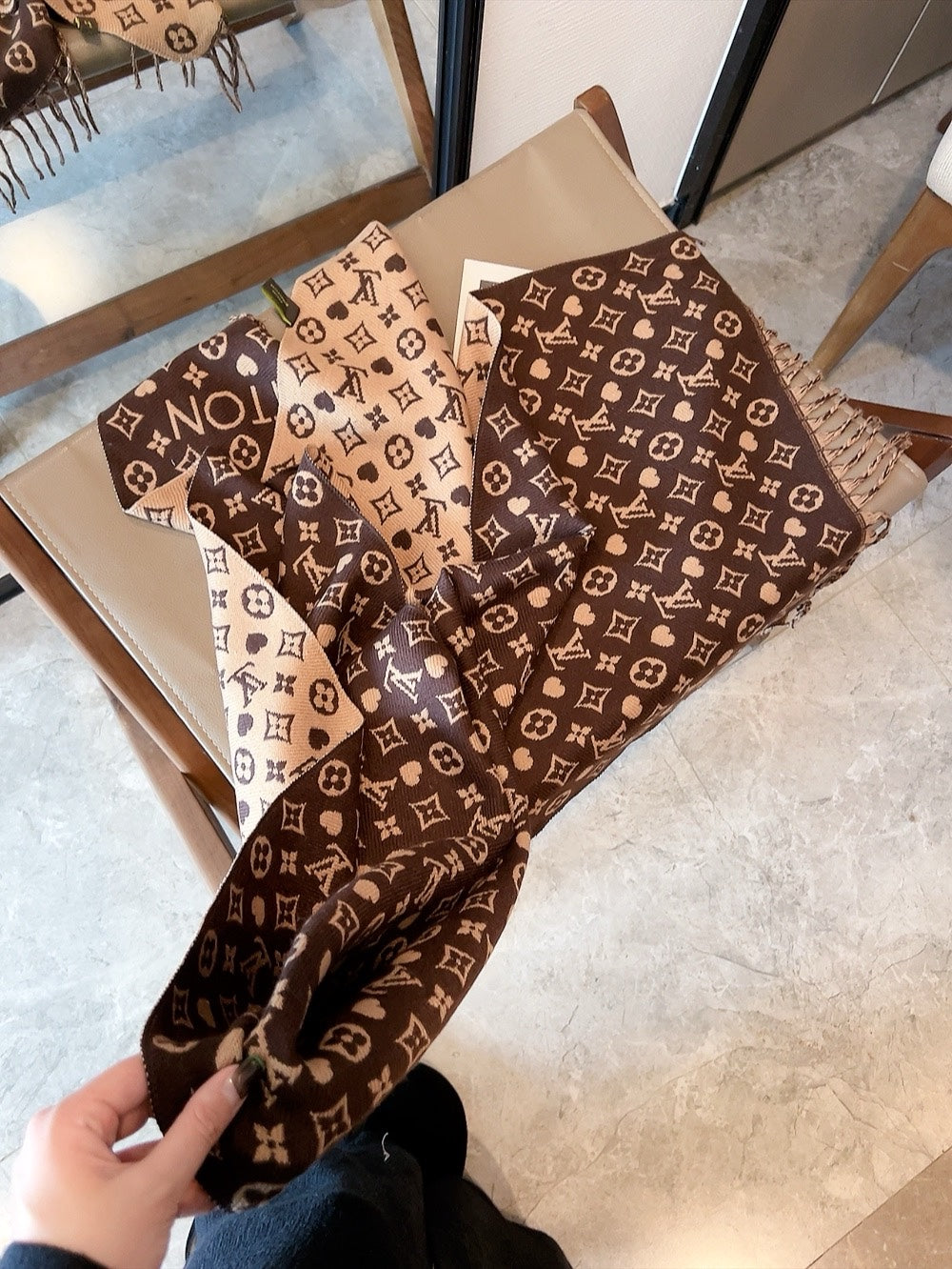 Printed Cashmere Scarf: Subtle Patterns to Add Personality to Your Wardrobe