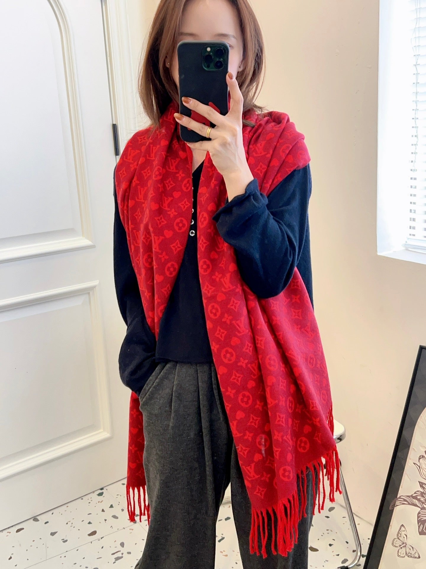 Premium Cashmere Scarf – Ultra-Soft, Warm & Timeless Style for All Seasons