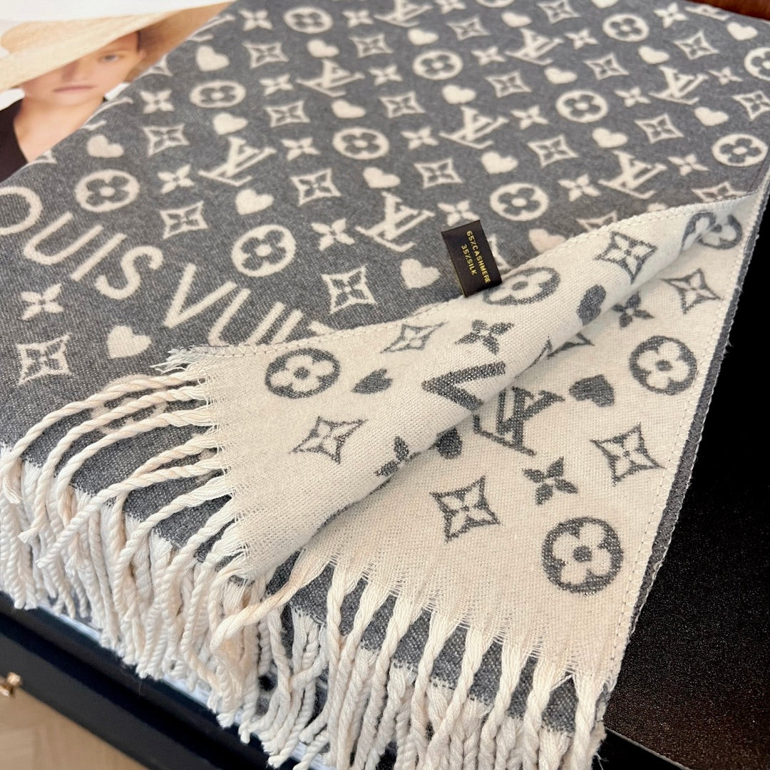 Premium Cashmere Scarf – Ultra-Soft, Warm & Timeless Style for All Seasons