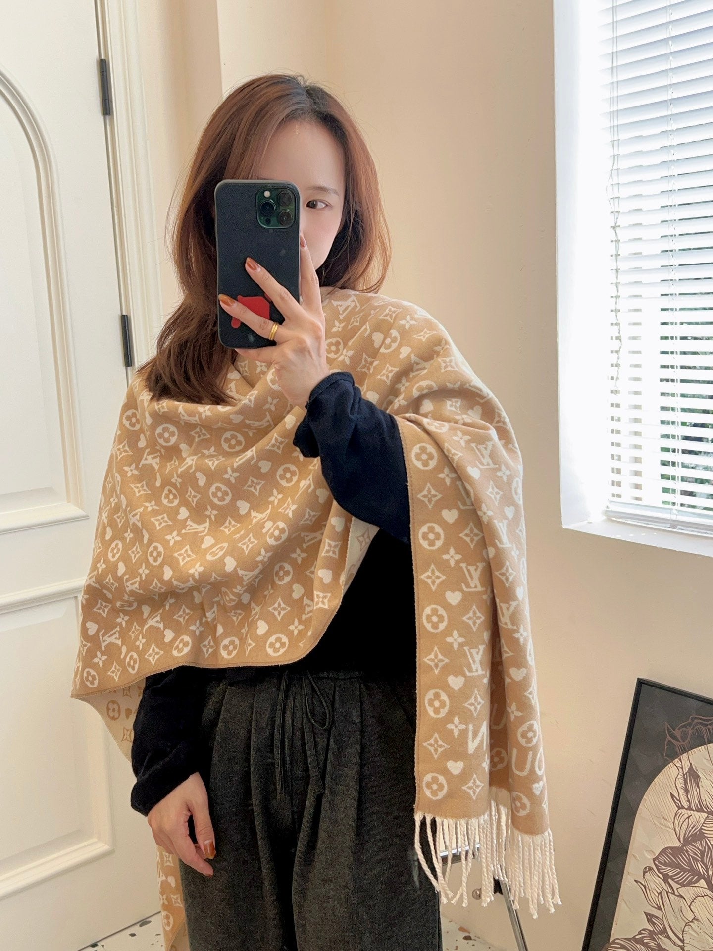 Premium Cashmere Scarf – Ultra-Soft, Warm & Timeless Style for All Seasons