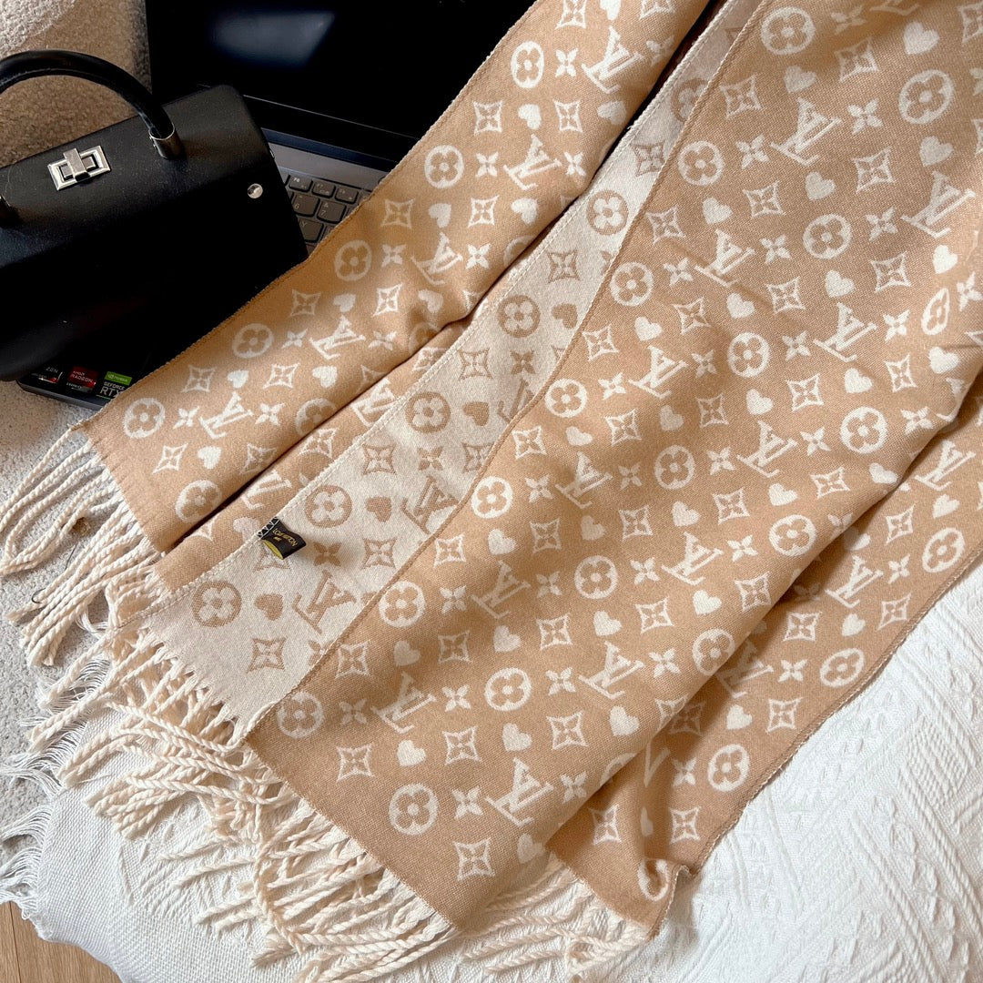 Premium Cashmere Scarf – Ultra-Soft, Warm & Timeless Style for All Seasons