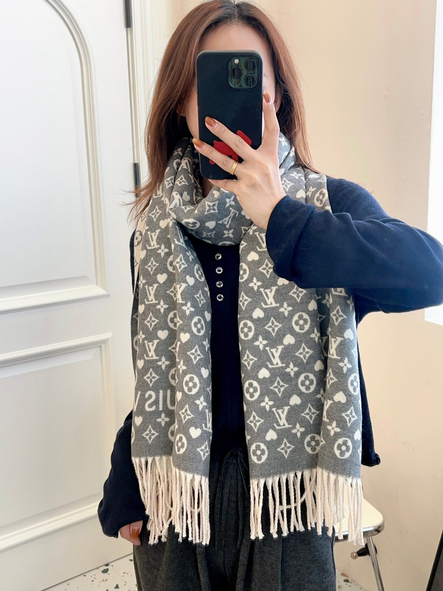 Premium Cashmere Scarf – Ultra-Soft, Warm & Timeless Style for All Seasons
