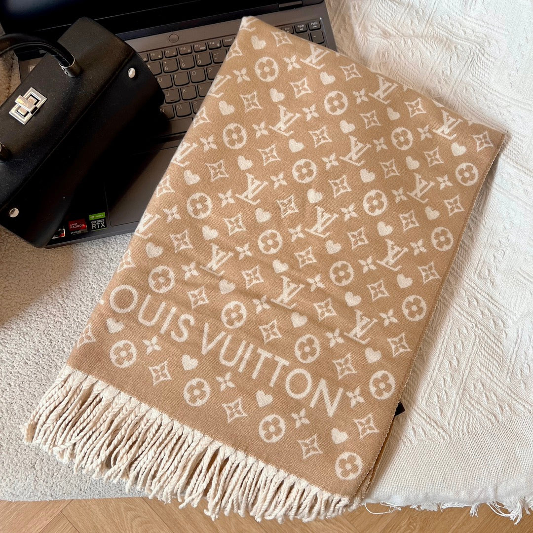 Premium Cashmere Scarf – Ultra-Soft, Warm & Timeless Style for All Seasons