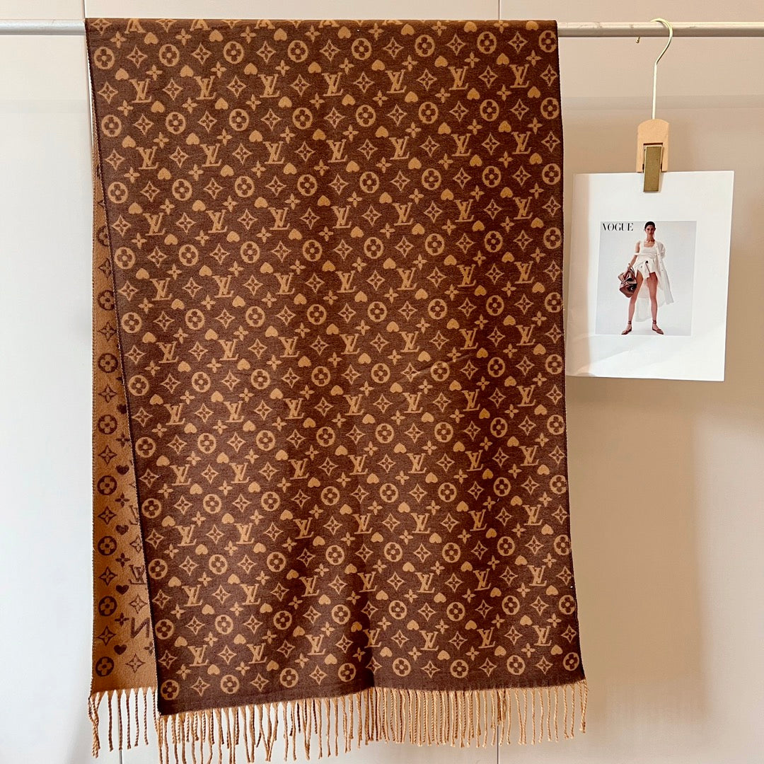 Premium Cashmere Scarf – Ultra-Soft, Warm & Timeless Style for All Seasons