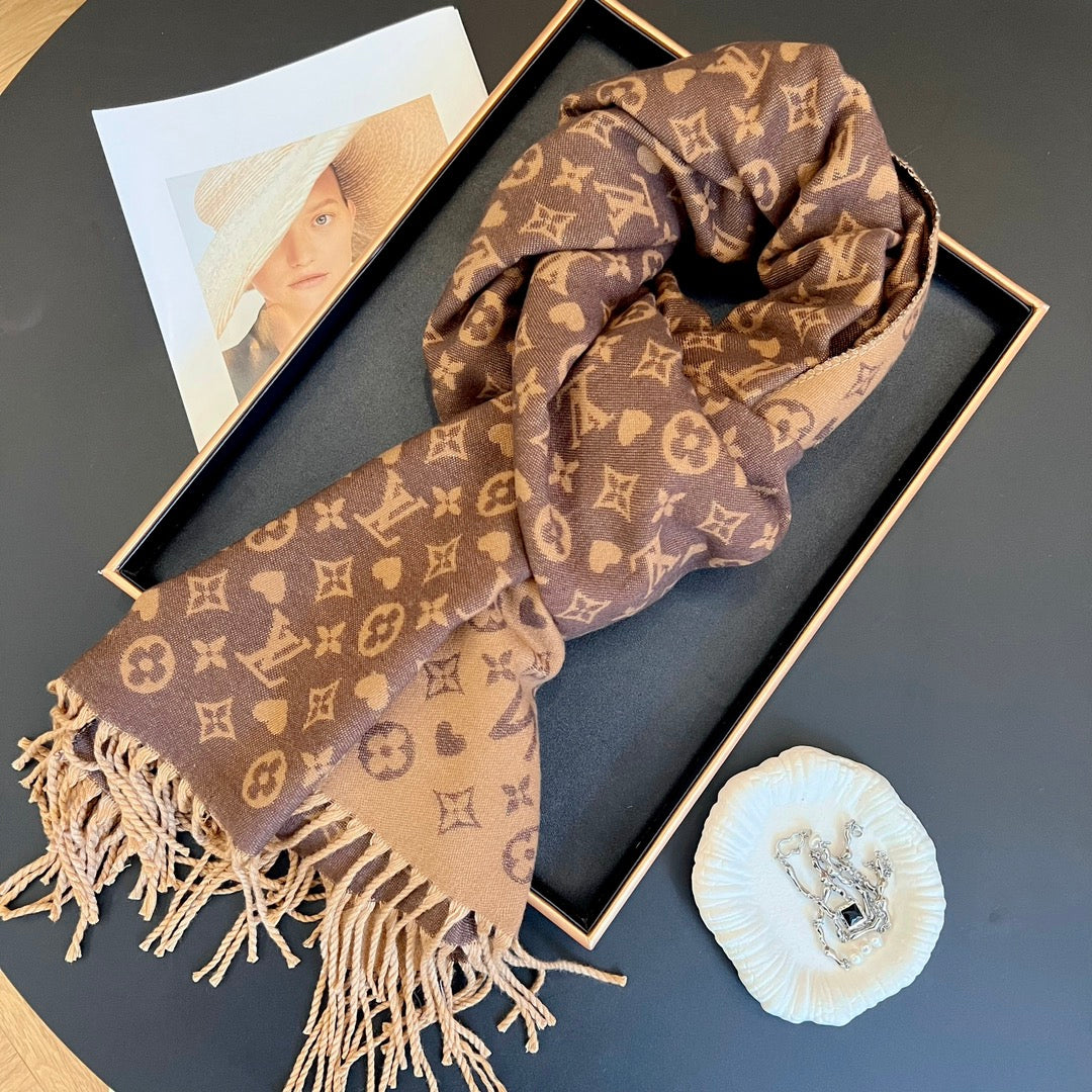 Premium Cashmere Scarf – Ultra-Soft, Warm & Timeless Style for All Seasons