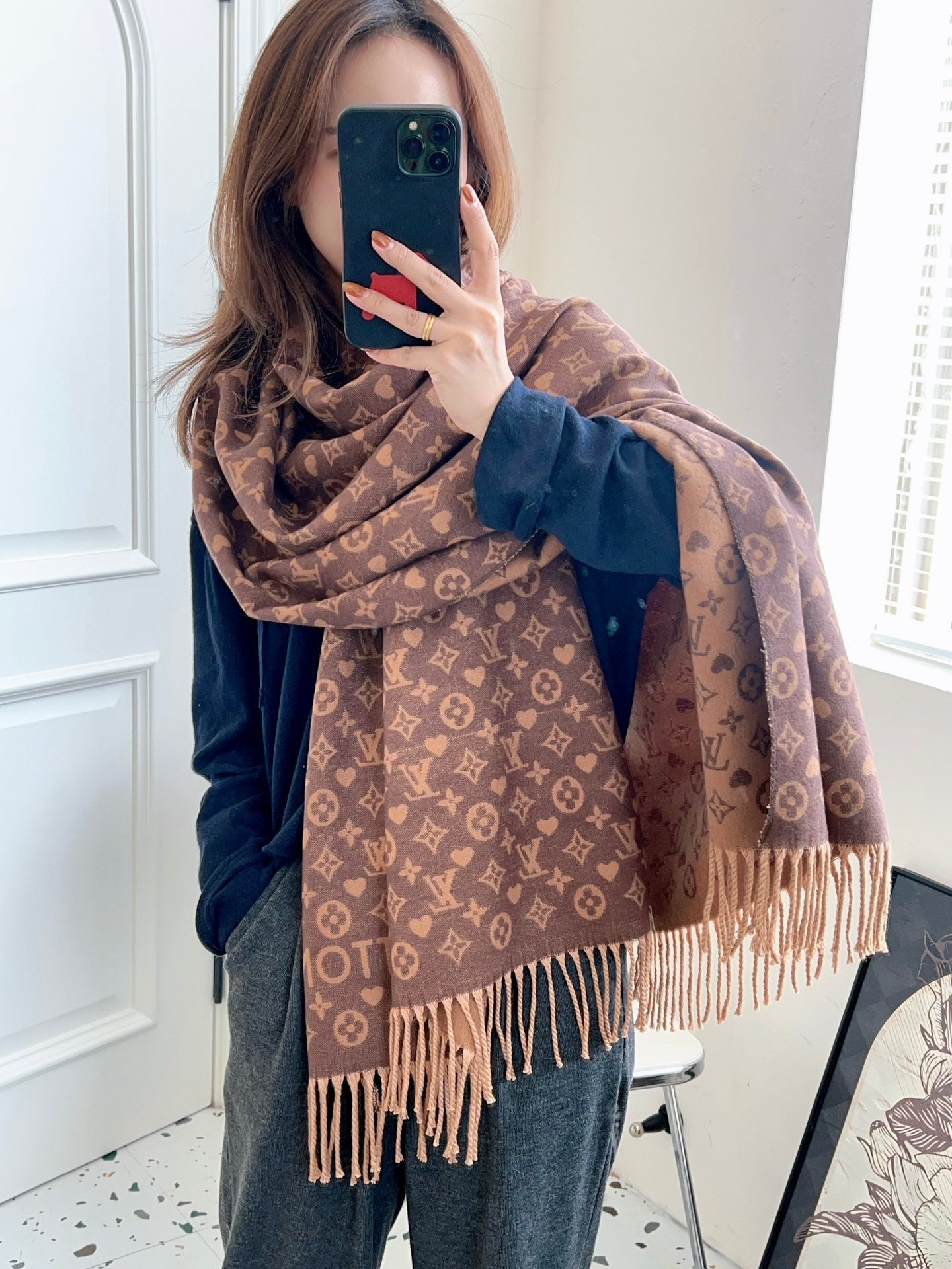 Premium Cashmere Scarf – Ultra-Soft, Warm & Timeless Style for All Seasons