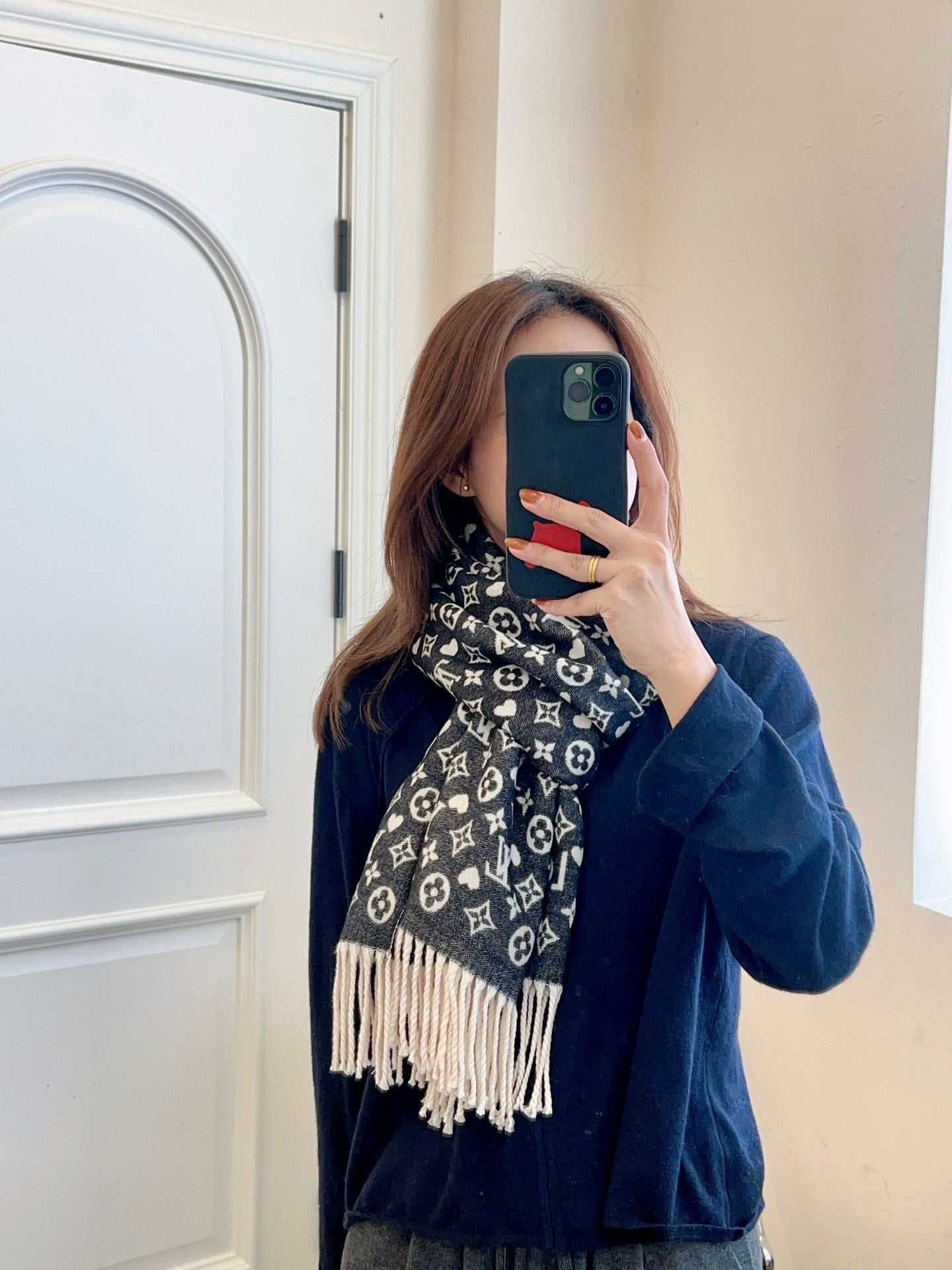 Premium Cashmere Scarf – Ultra-Soft, Warm & Timeless Style for All Seasons