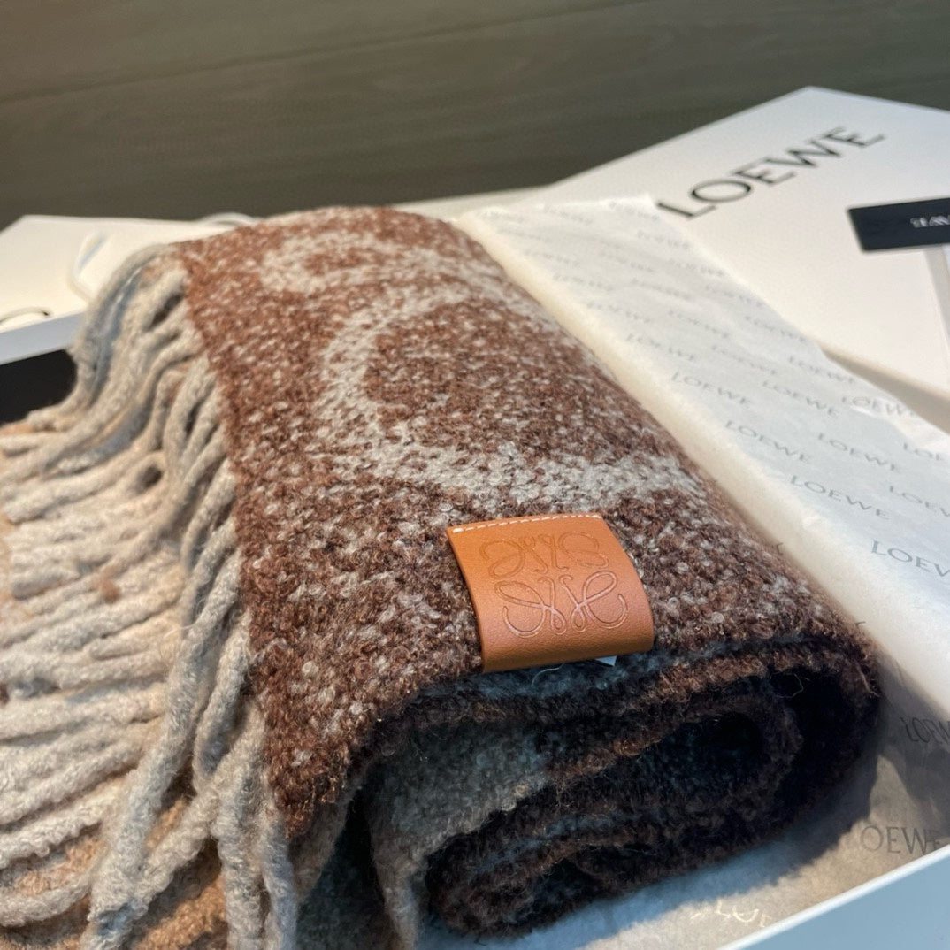 Oversized Cashmere Scarf – Extra Warmth with a Chic, Drapey Silhouette