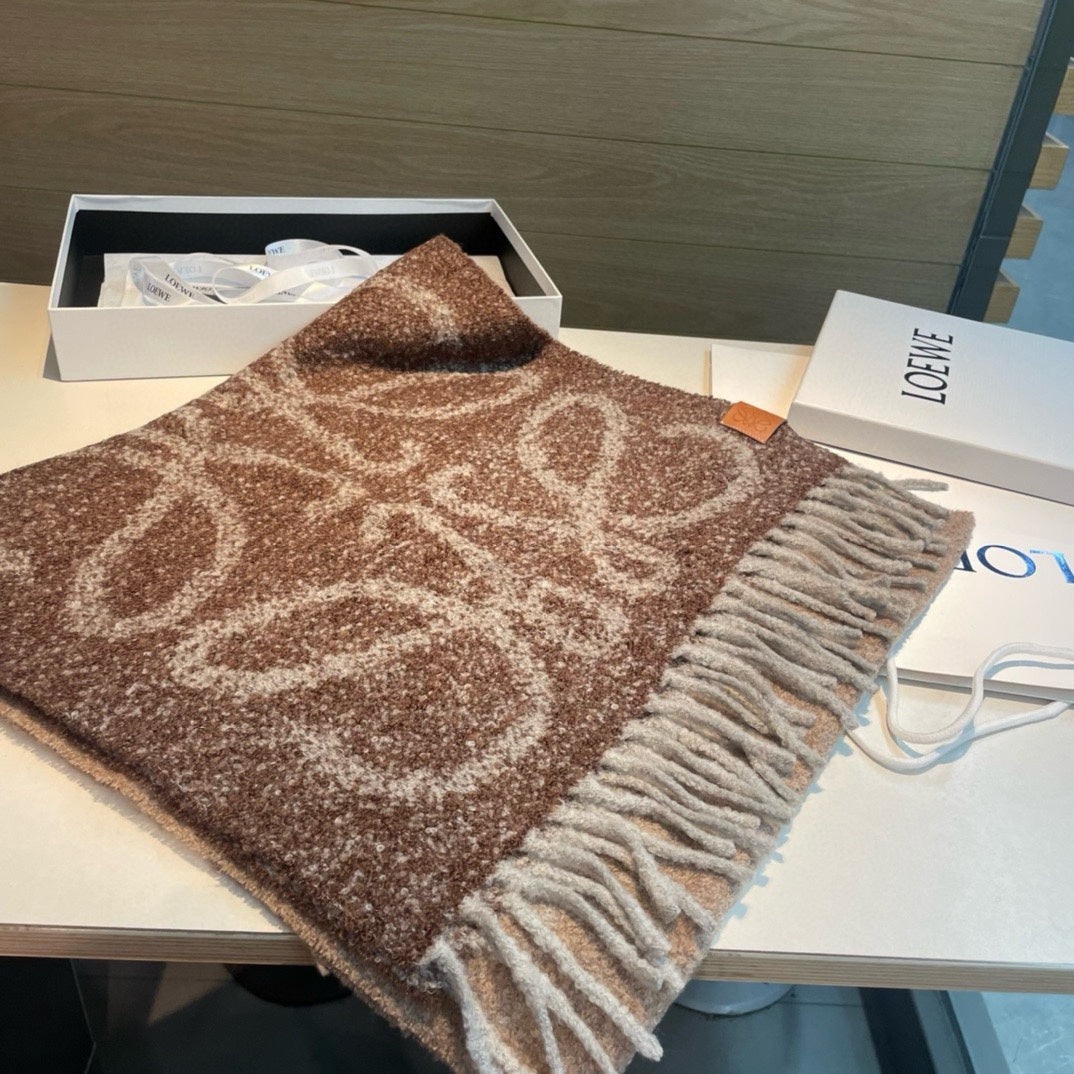 Oversized Cashmere Scarf – Extra Warmth with a Chic, Drapey Silhouette